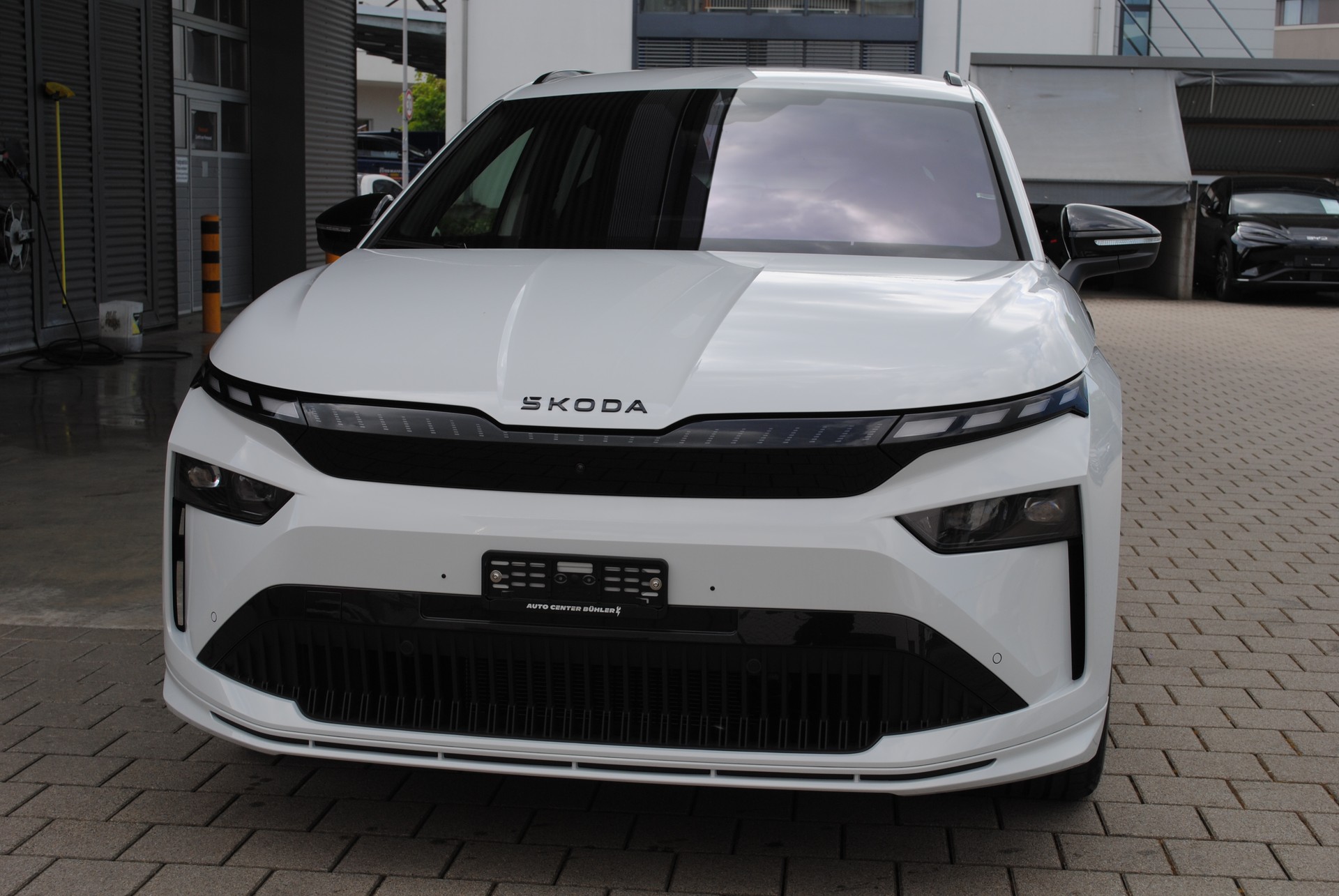 SKODA Enyaq 85x Sportline 4x4-showroom-element-1