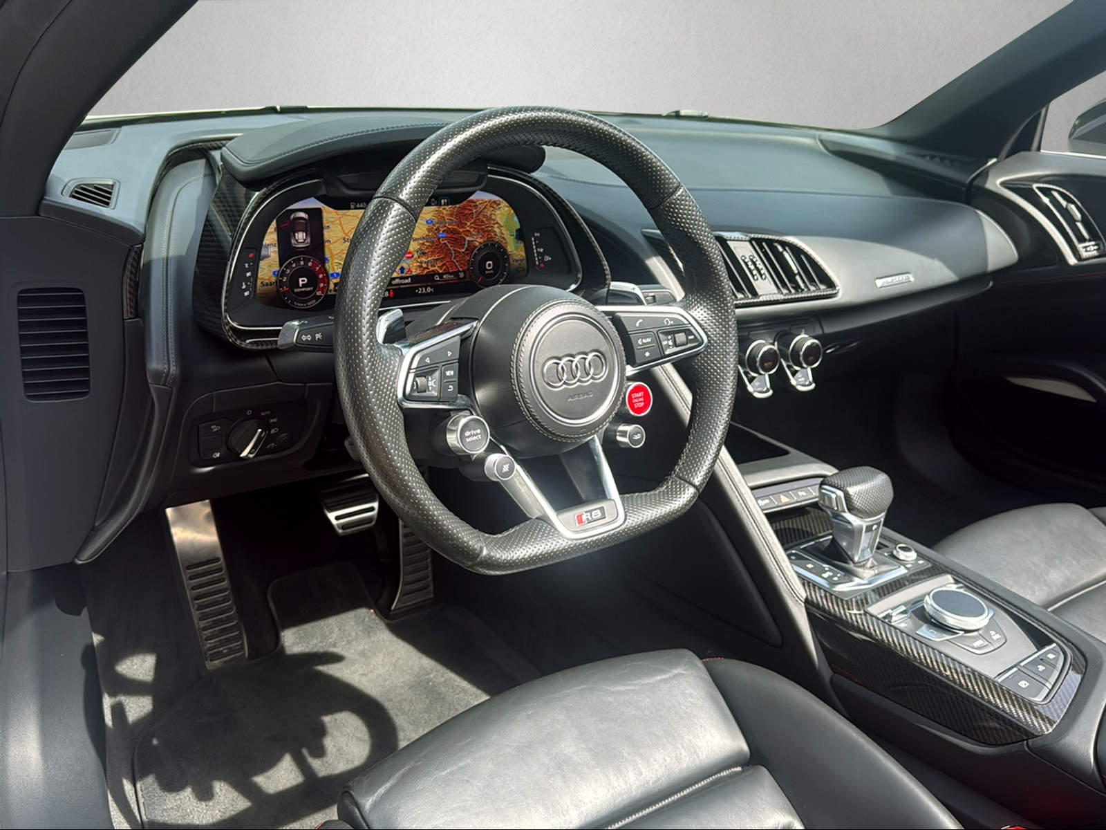 AUDI R8 Spyder 5.2 S-Tronic-image-14