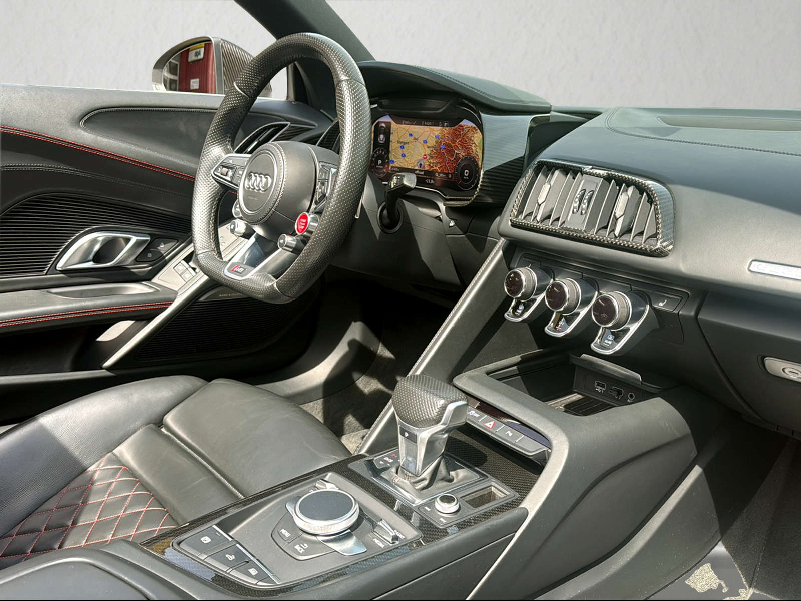 AUDI R8 Spyder 5.2 S-Tronic-image-18