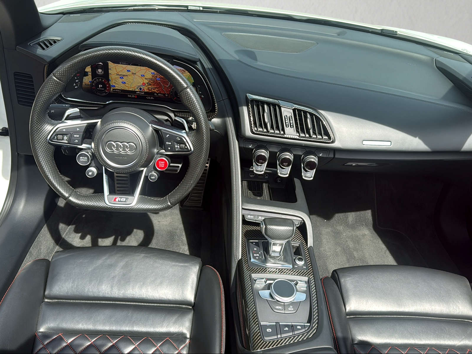 AUDI R8 Spyder 5.2 S-Tronic-image-17