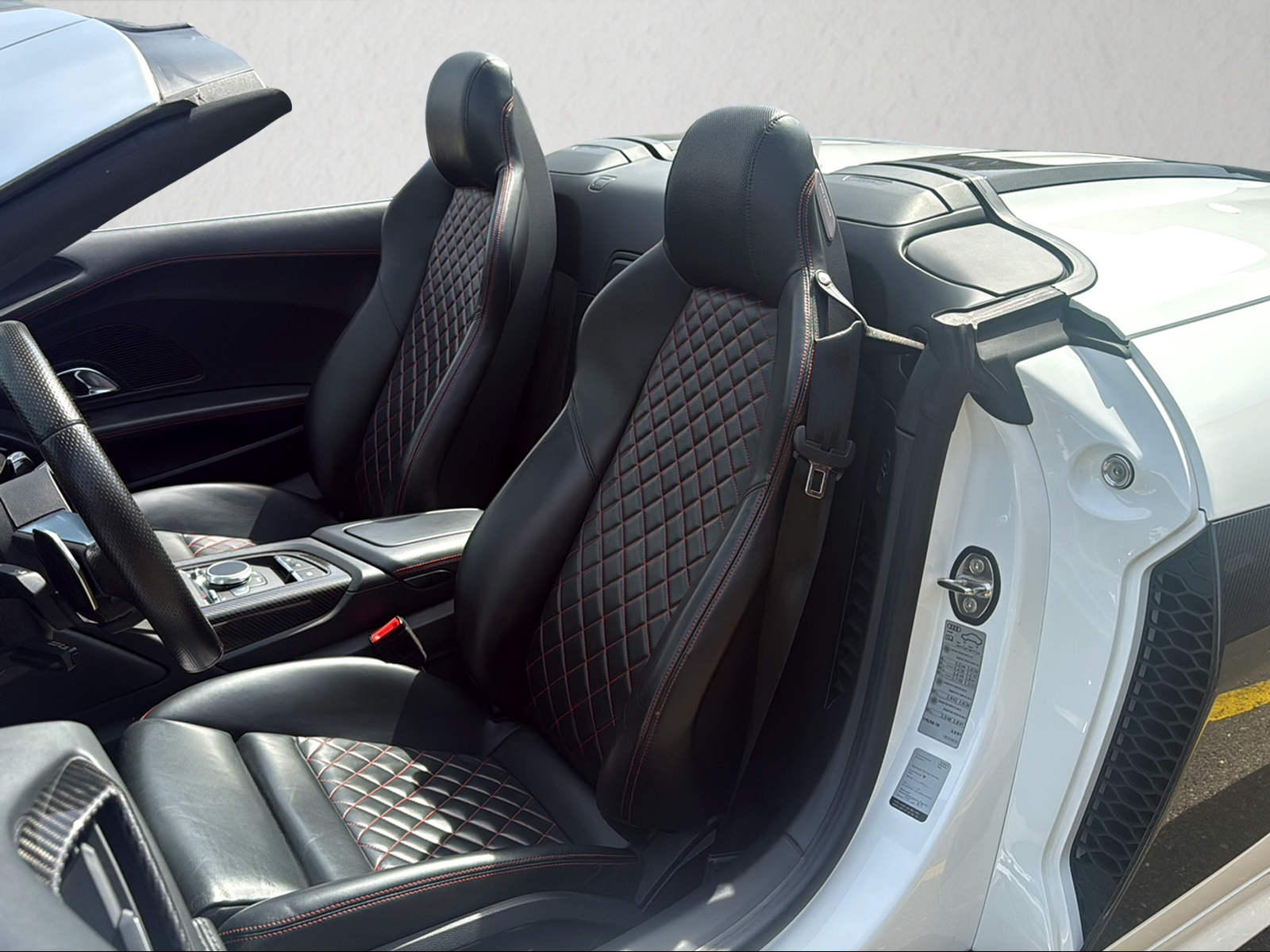 AUDI R8 Spyder 5.2 S-Tronic-image-16