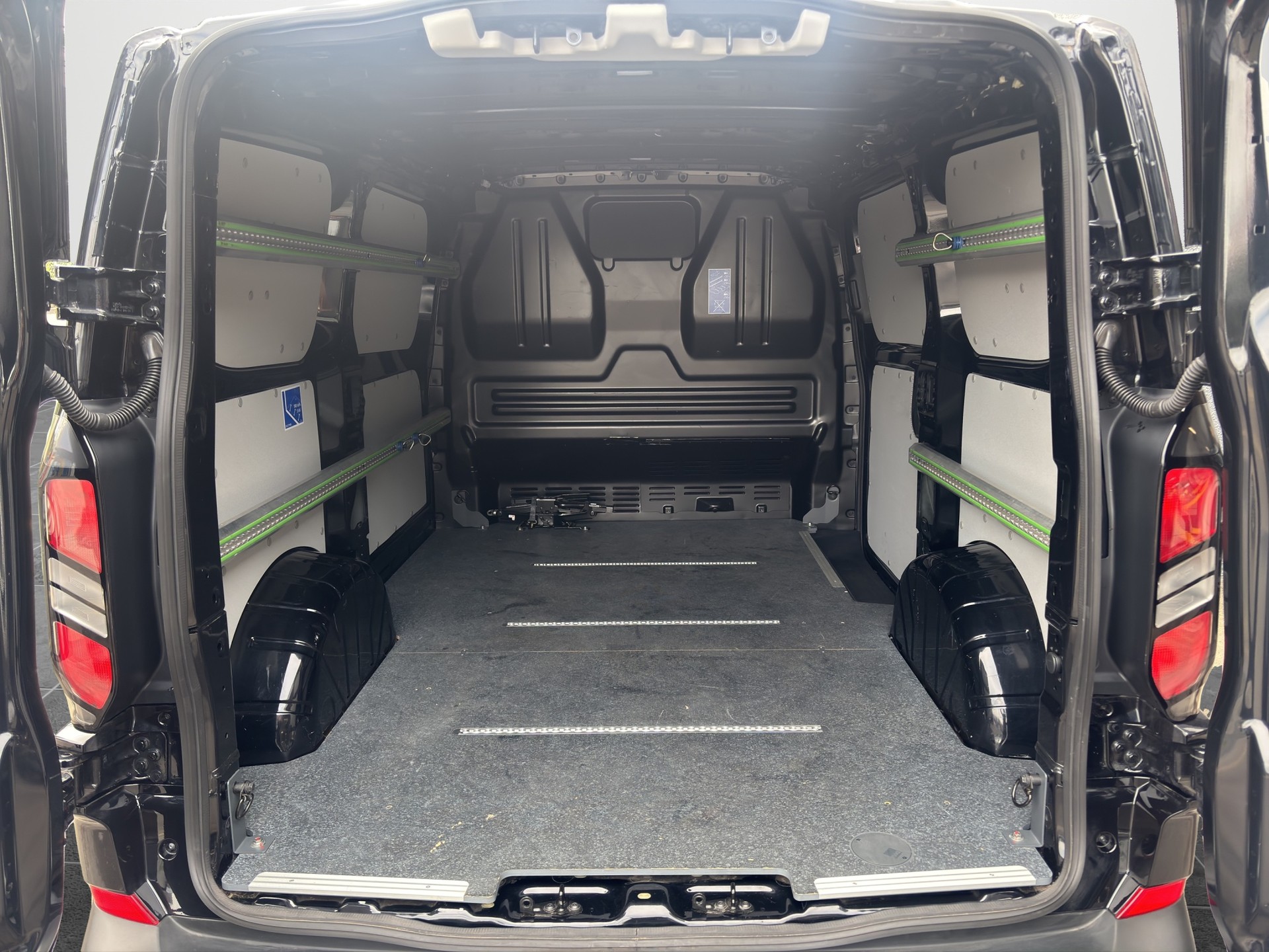 FORD Transit C Van 320 L1 2.0 EcoBlue 136 Trend-image-11