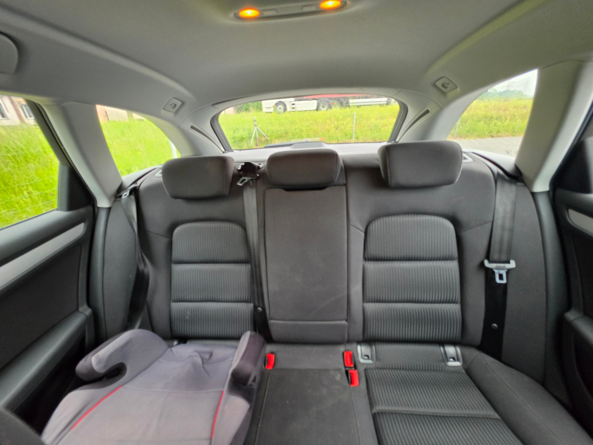 AUDI A4 Avant 2.0 TDI multitronic-image-16