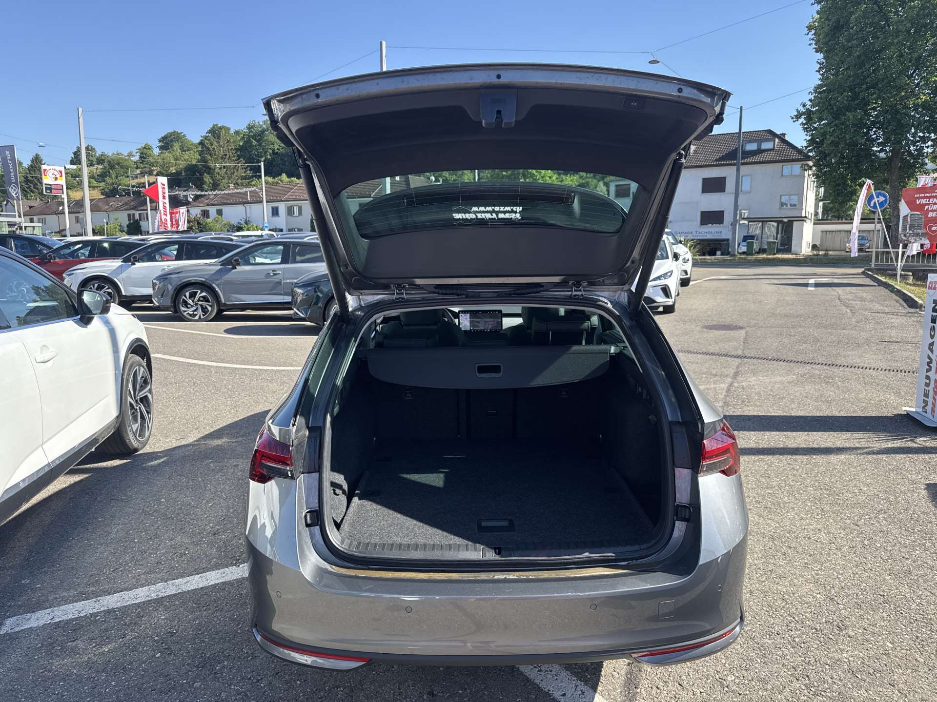 SKODA Octavia Combi 2.0 TDi Selection Tour DSG-Automat-image-7