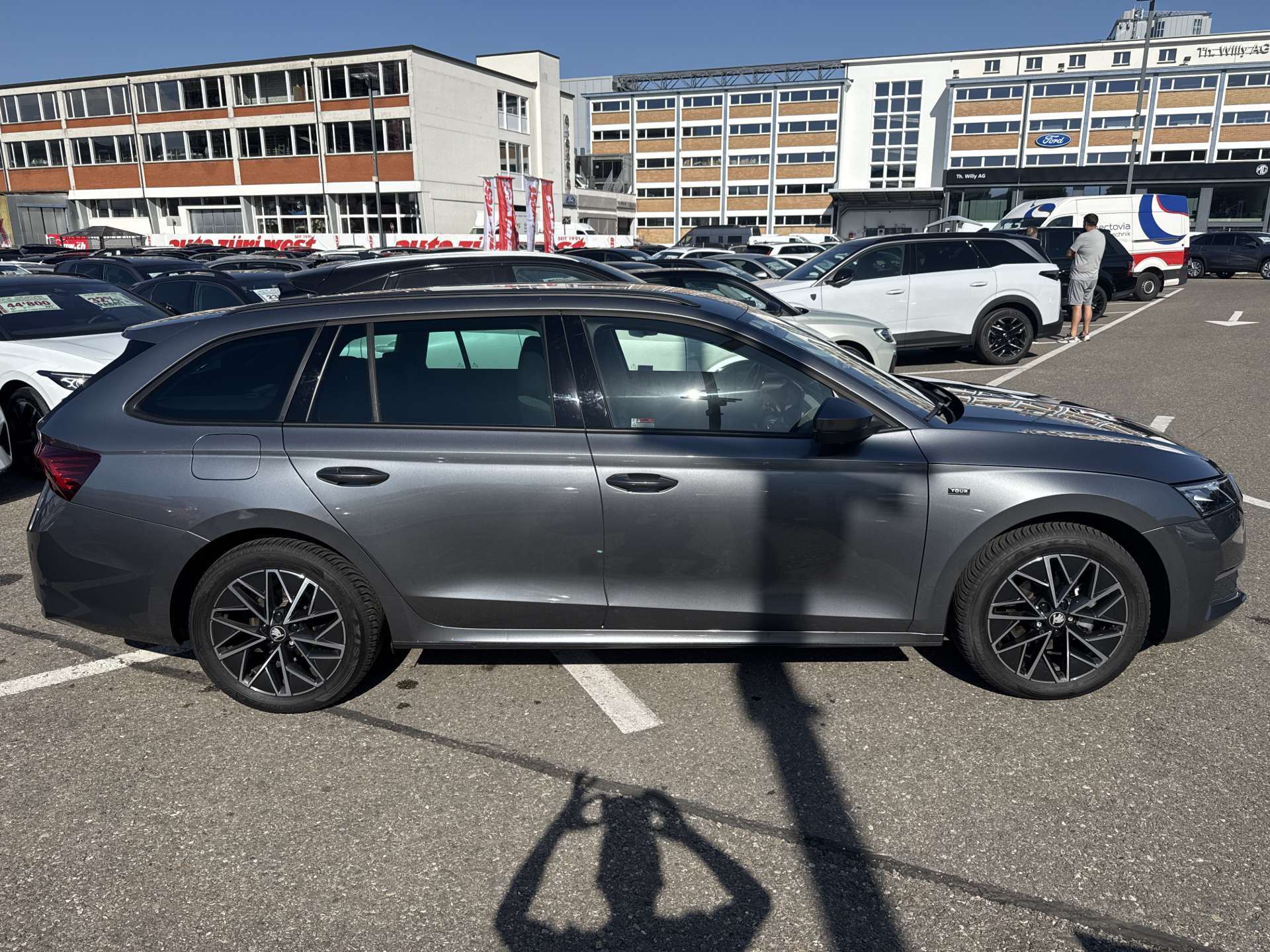 SKODA Octavia Combi 2.0 TDi Selection Tour DSG-Automat-image-10