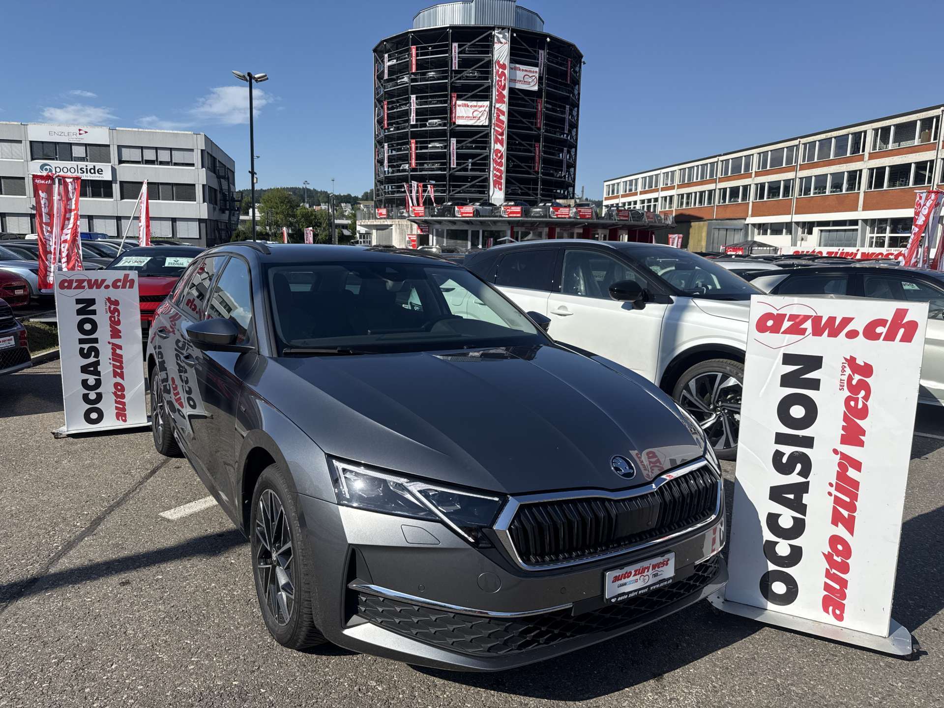 SKODA Octavia Combi 2.0 TDi Selection Tour DSG-Automat-image-0