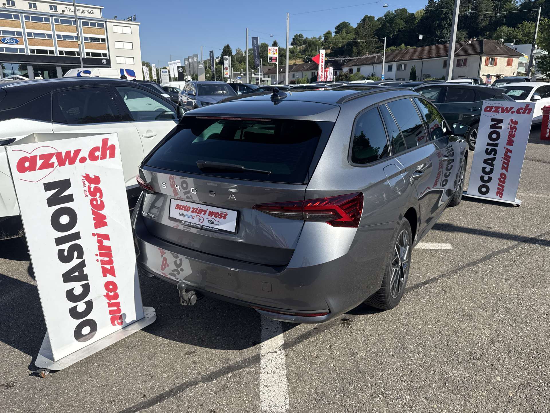 SKODA Octavia Combi 2.0 TDi Selection Tour DSG-Automat-image-2