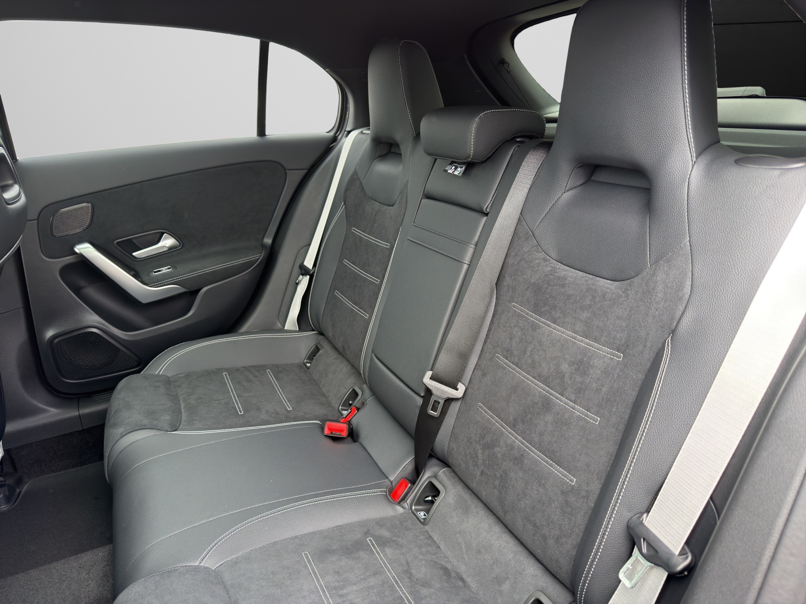 MERCEDES-BENZ A 220 4Matic 8G-DCT-image-14
