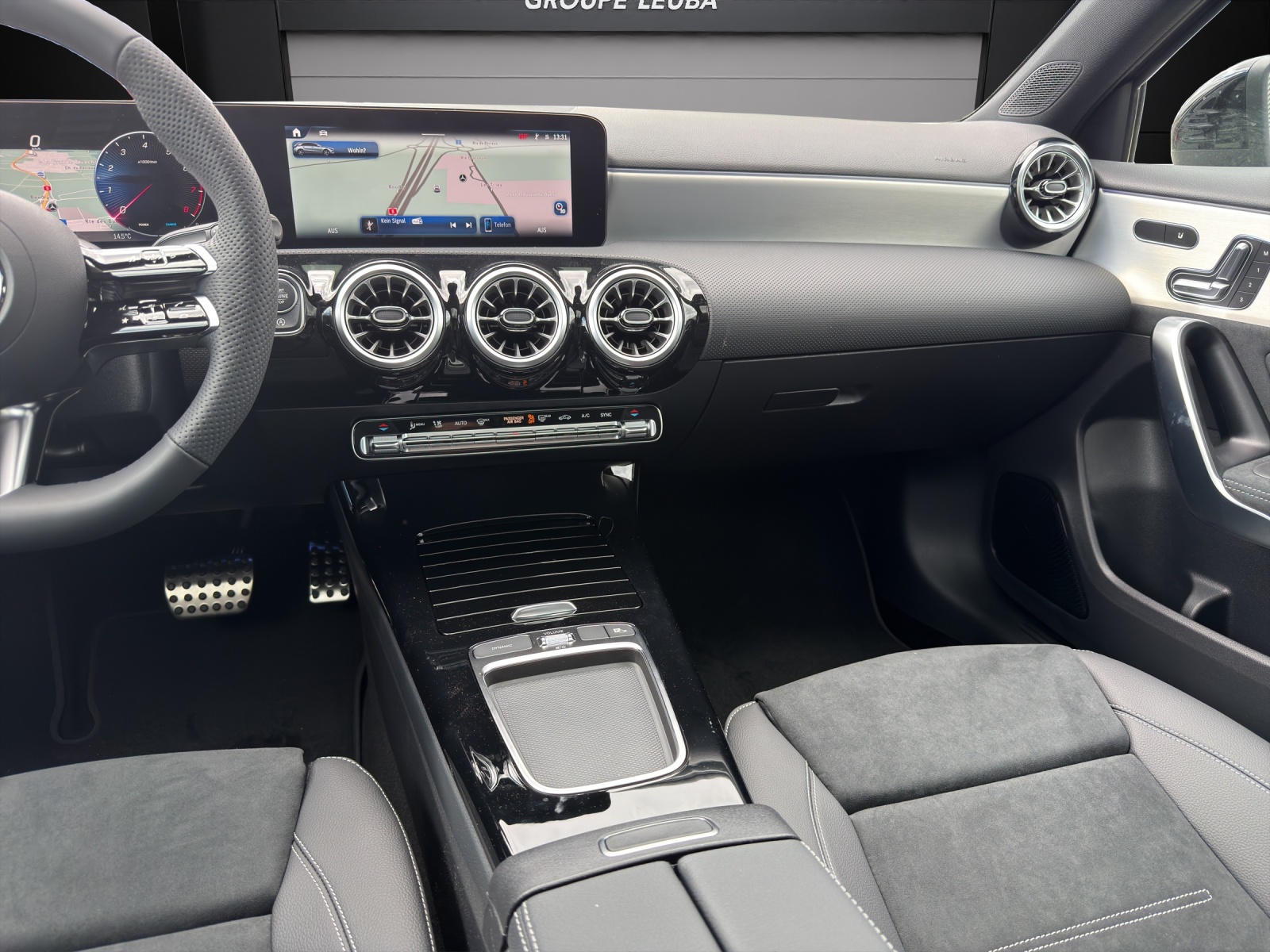 MERCEDES-BENZ A 220 4Matic 8G-DCT-image-11