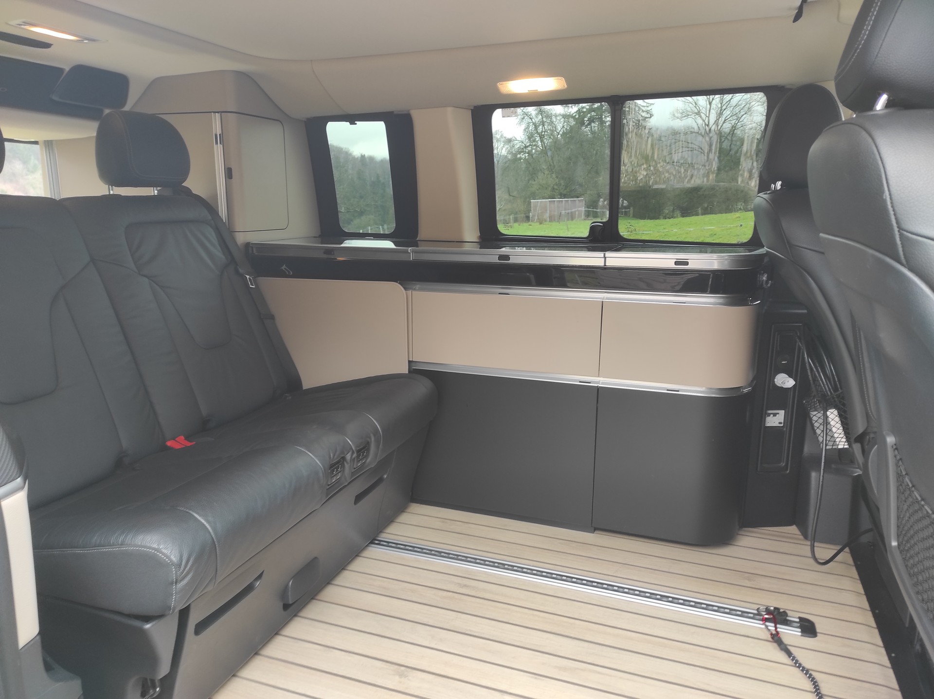 MERCEDES-BENZ 250 d 4Matic Automat AMG Line-image-3