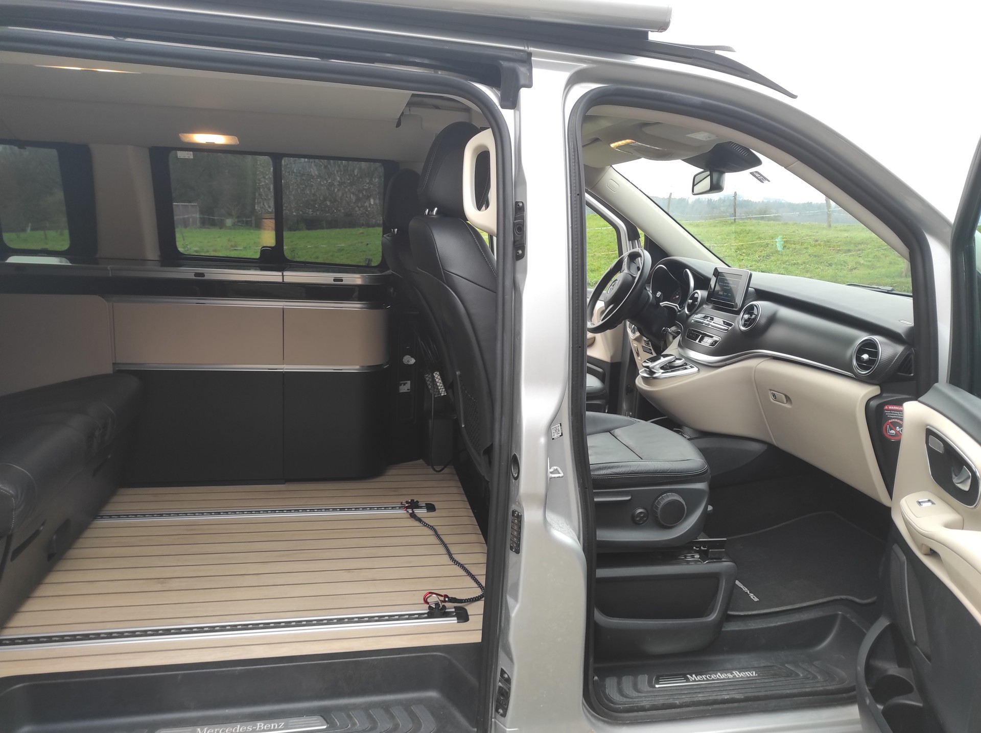 MERCEDES-BENZ 250 d 4Matic Automat AMG Line-image-4