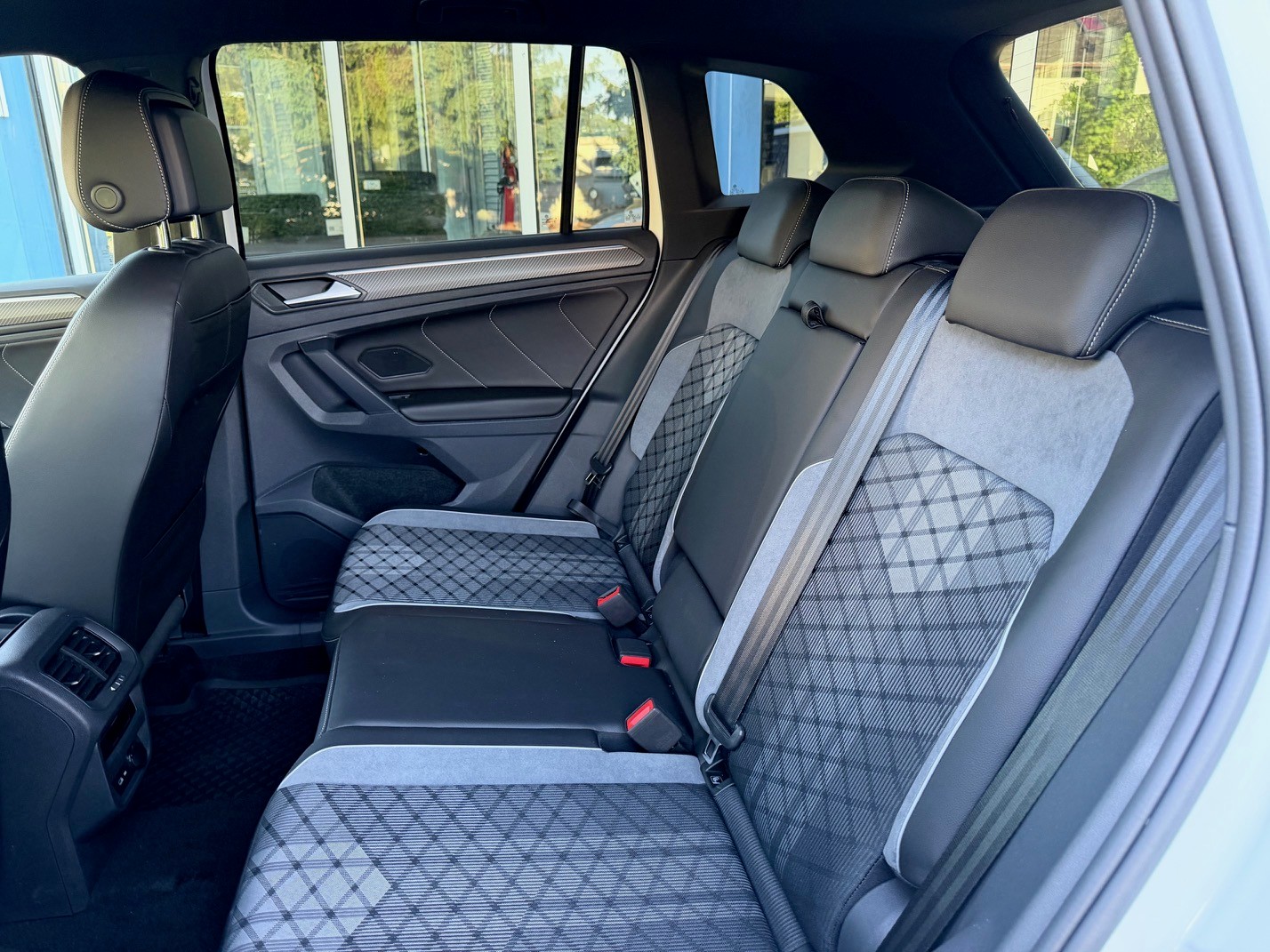 VW Tiguan 2.0TSI R-Line 4Motion DSG-image-9