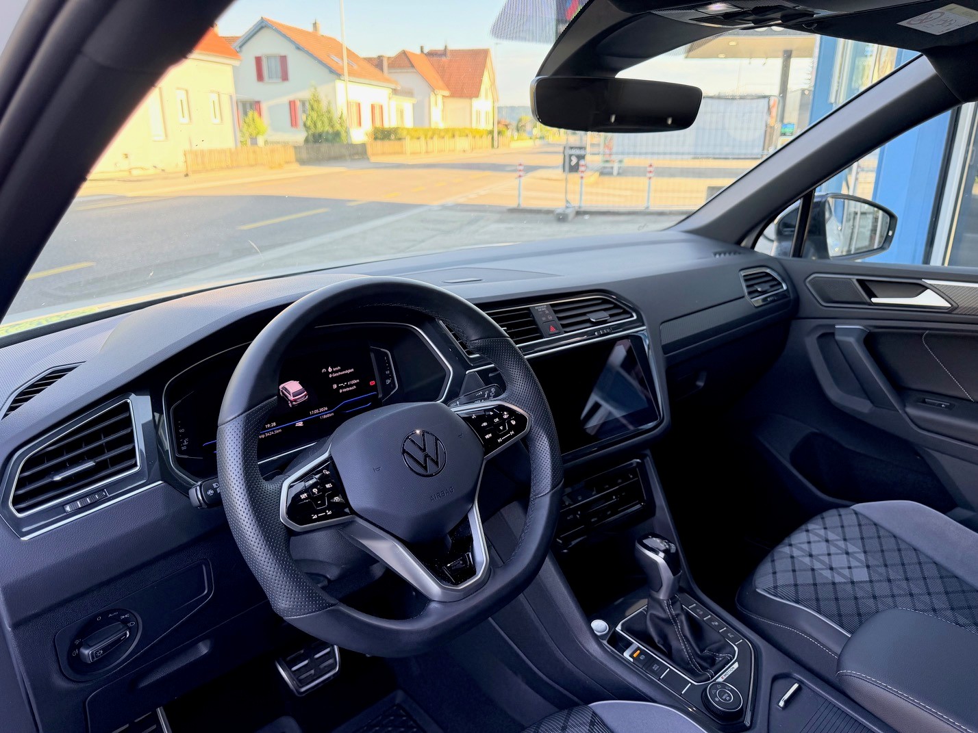 VW Tiguan 2.0TSI R-Line 4Motion DSG-image-8