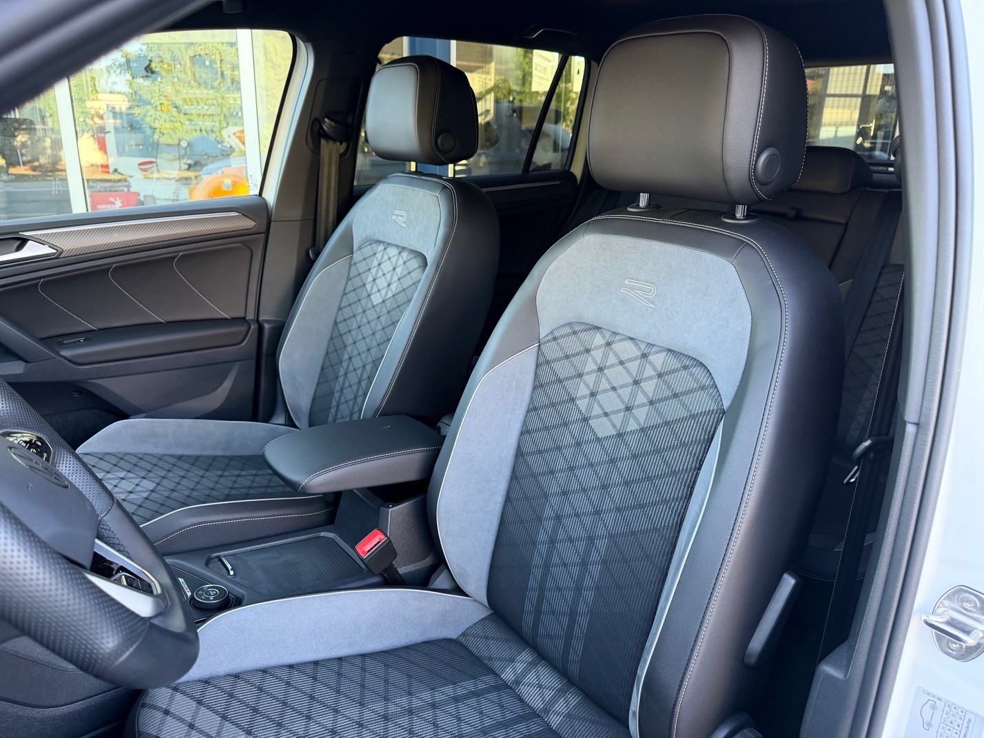 VW Tiguan 2.0TSI R-Line 4Motion DSG-image-7
