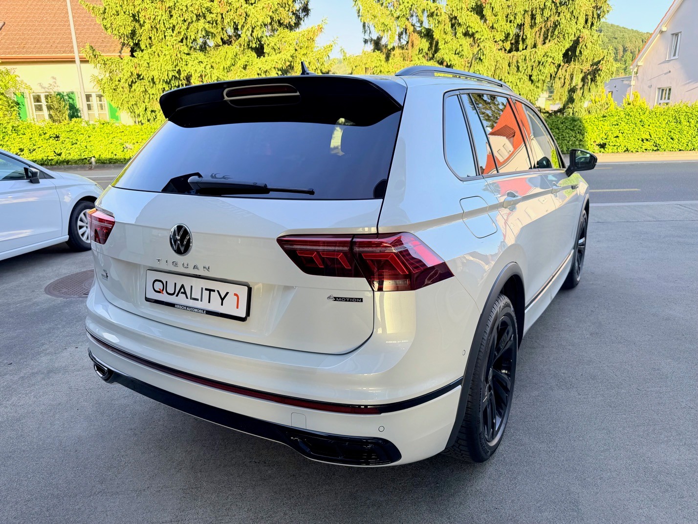 VW Tiguan 2.0TSI R-Line 4Motion DSG-image-2