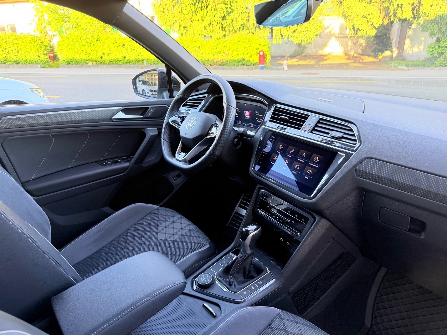 VW Tiguan 2.0TSI R-Line 4Motion DSG-image-10