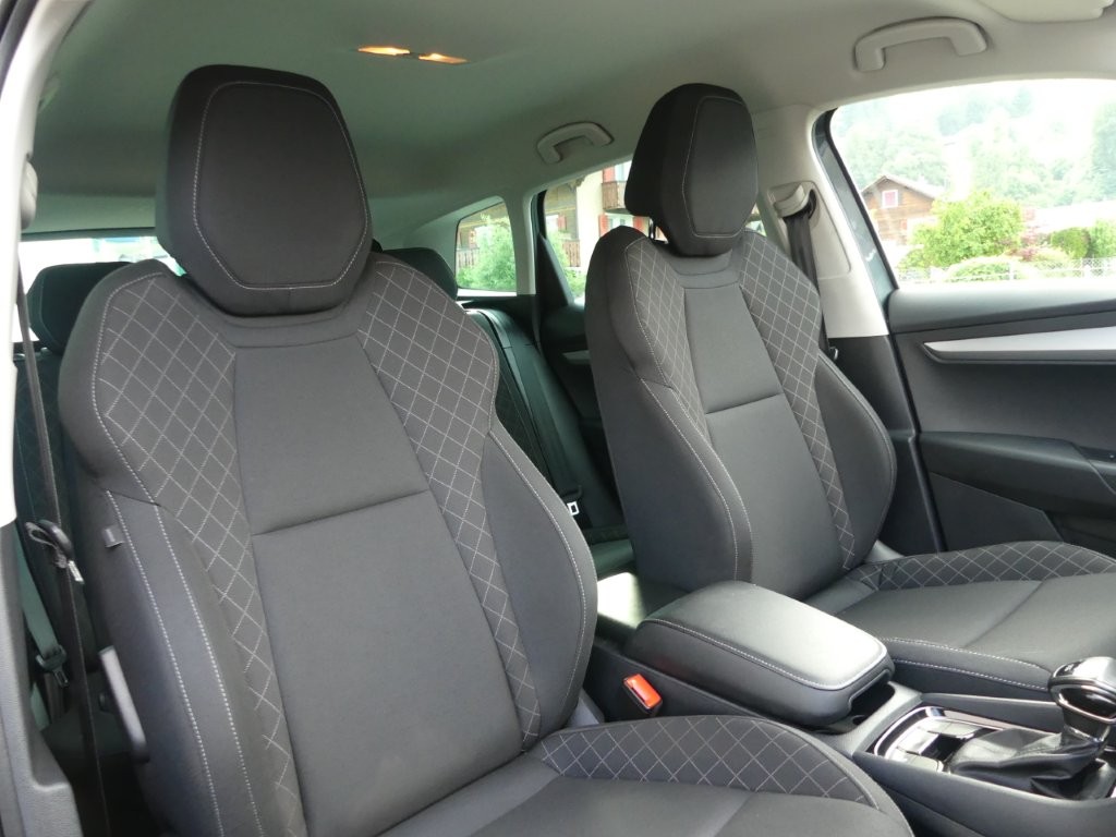 SKODA Karoq 1.5 TSI ACT Ambition DSG-image-10