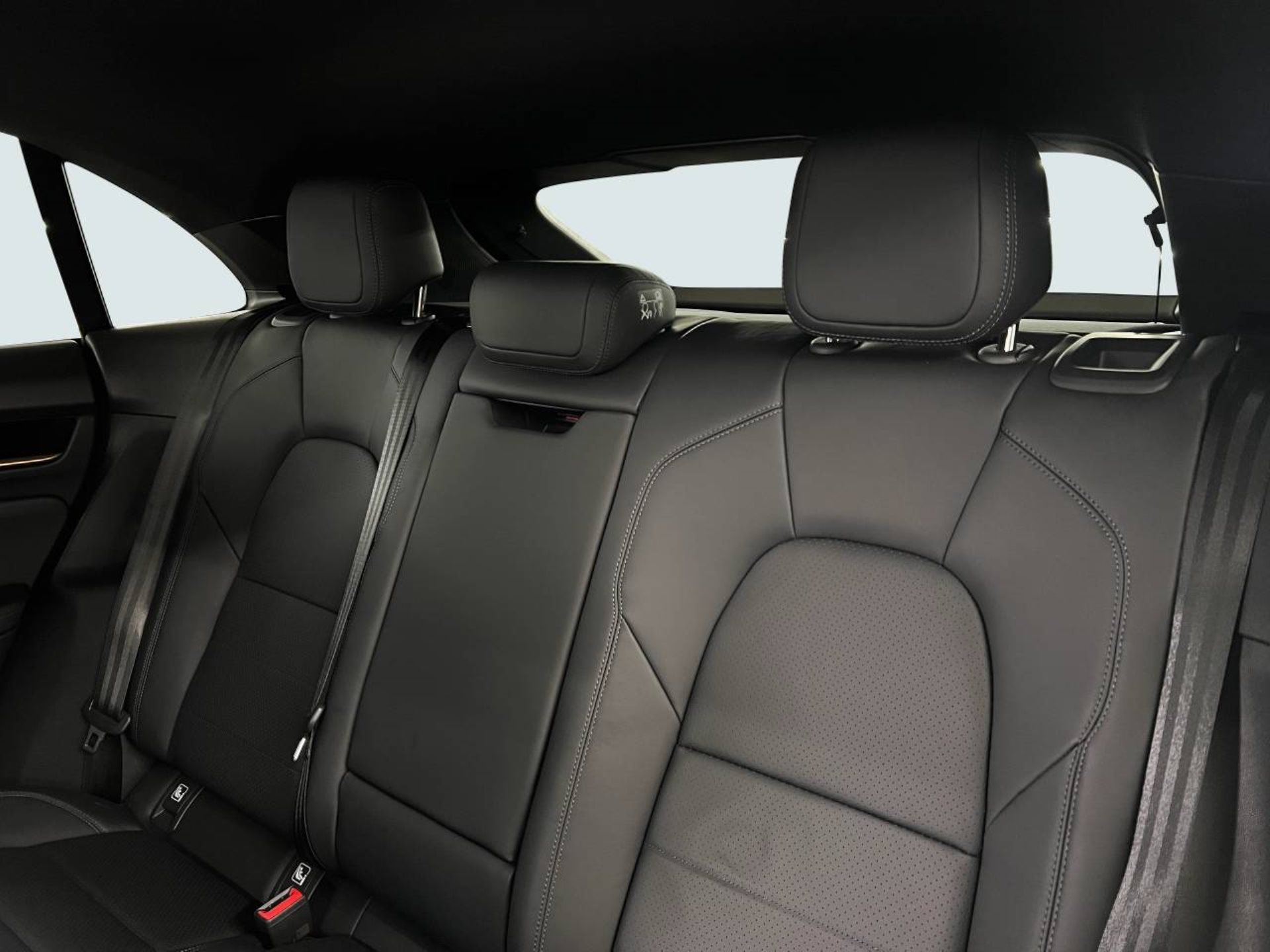 PORSCHE Macan 4S-image-23
