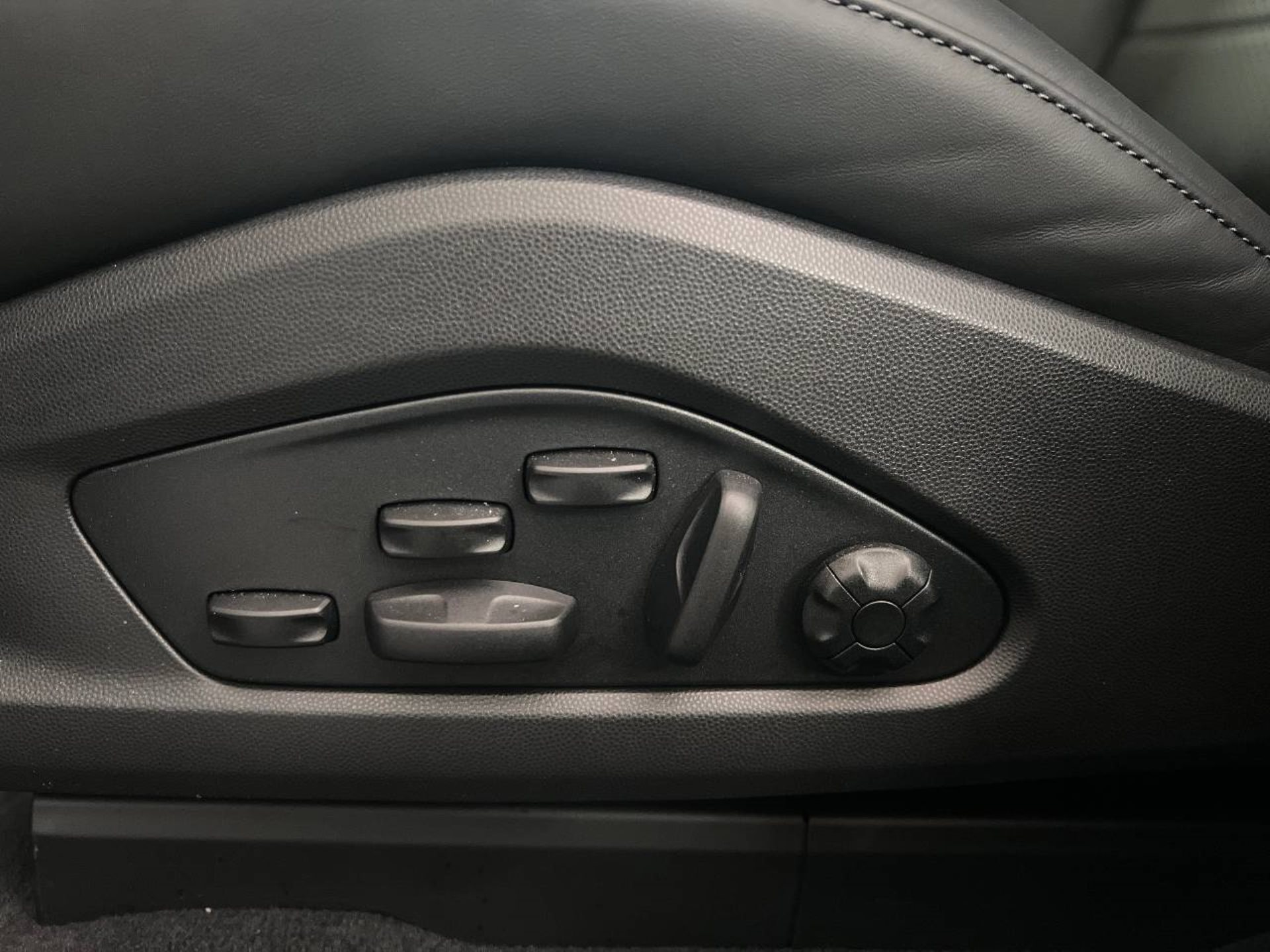PORSCHE Macan 4S-image-22
