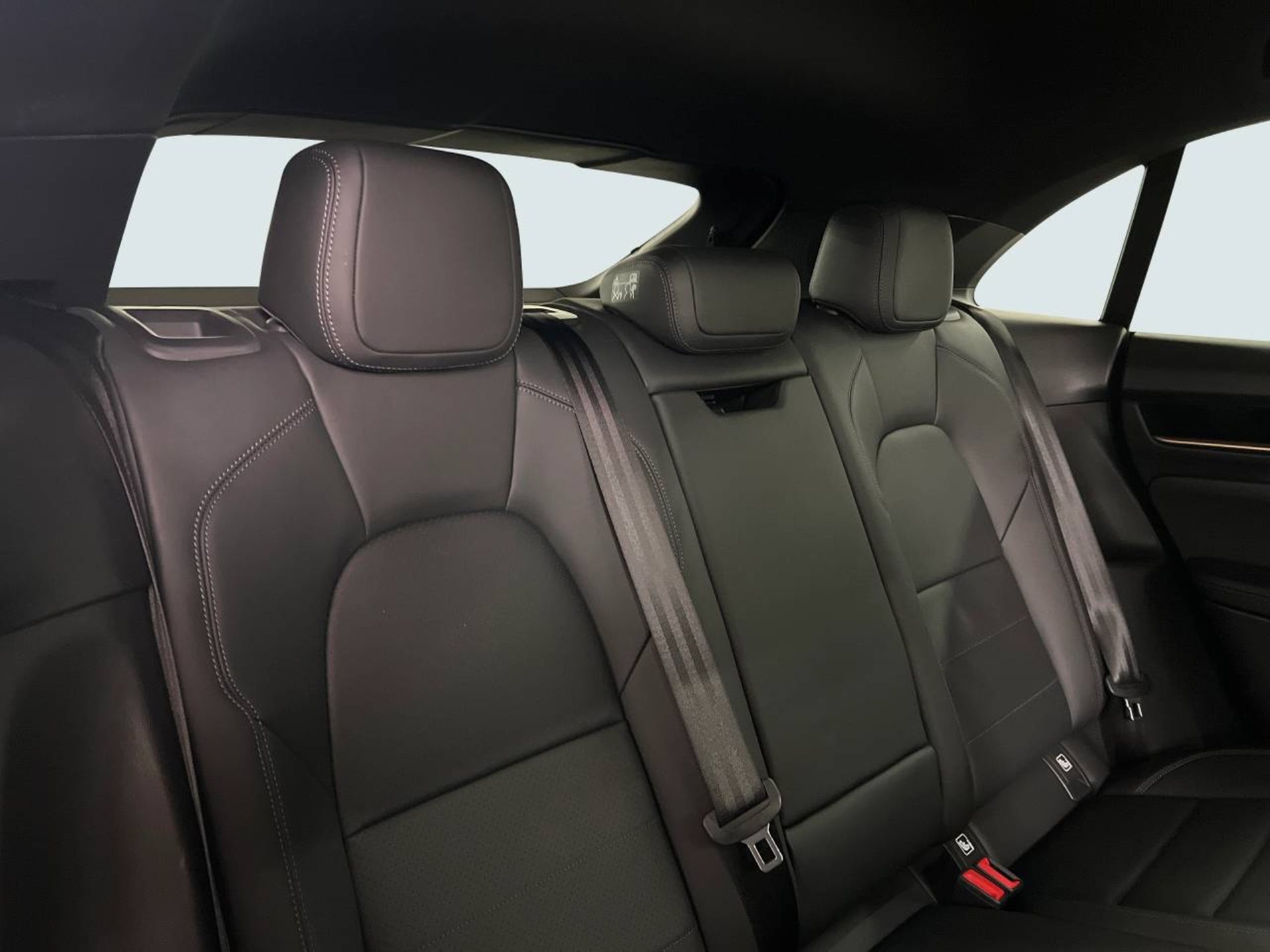 PORSCHE Macan 4S-image-24