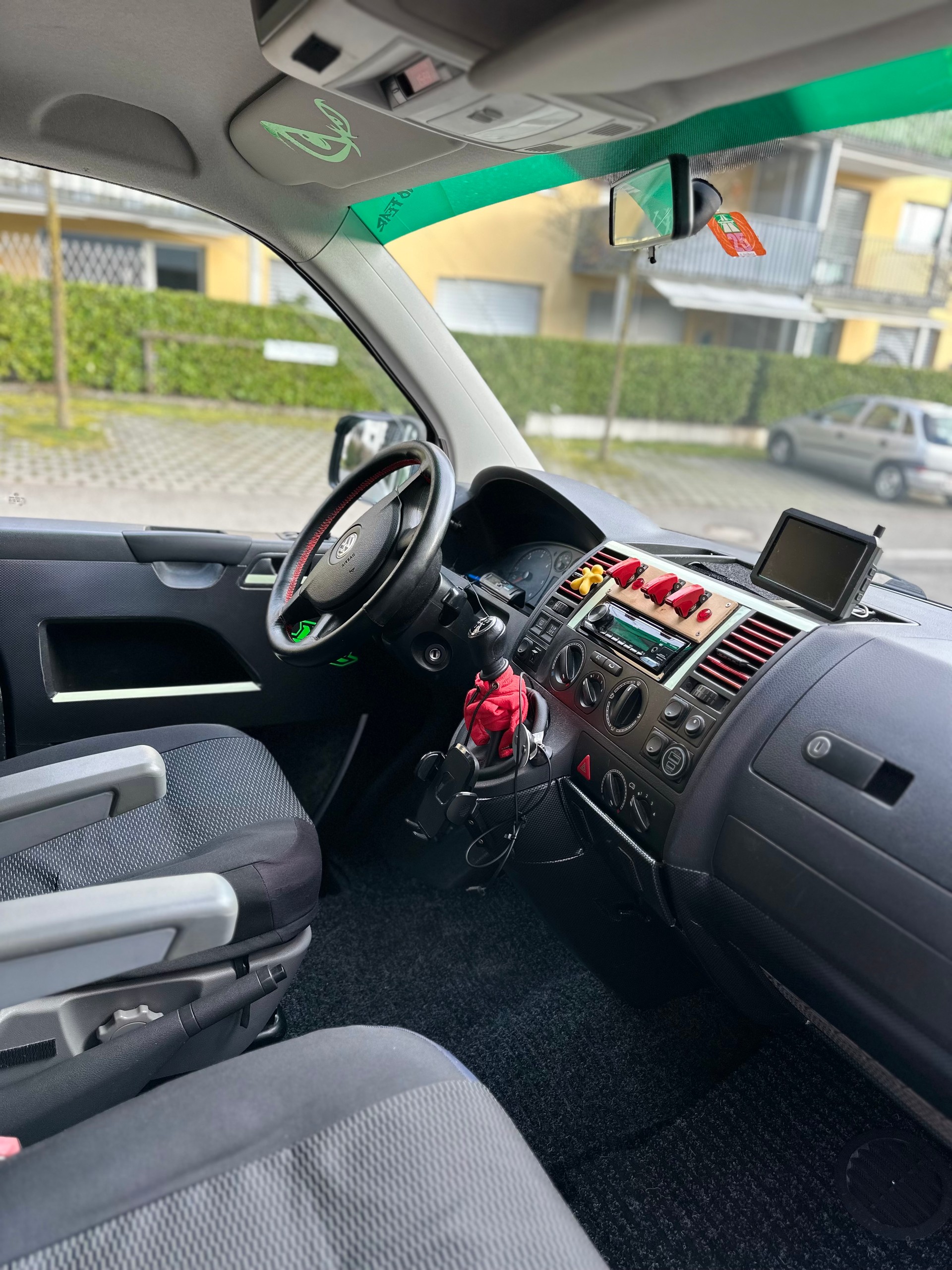 VW T5 1.9 TDI PD Champion-image-4