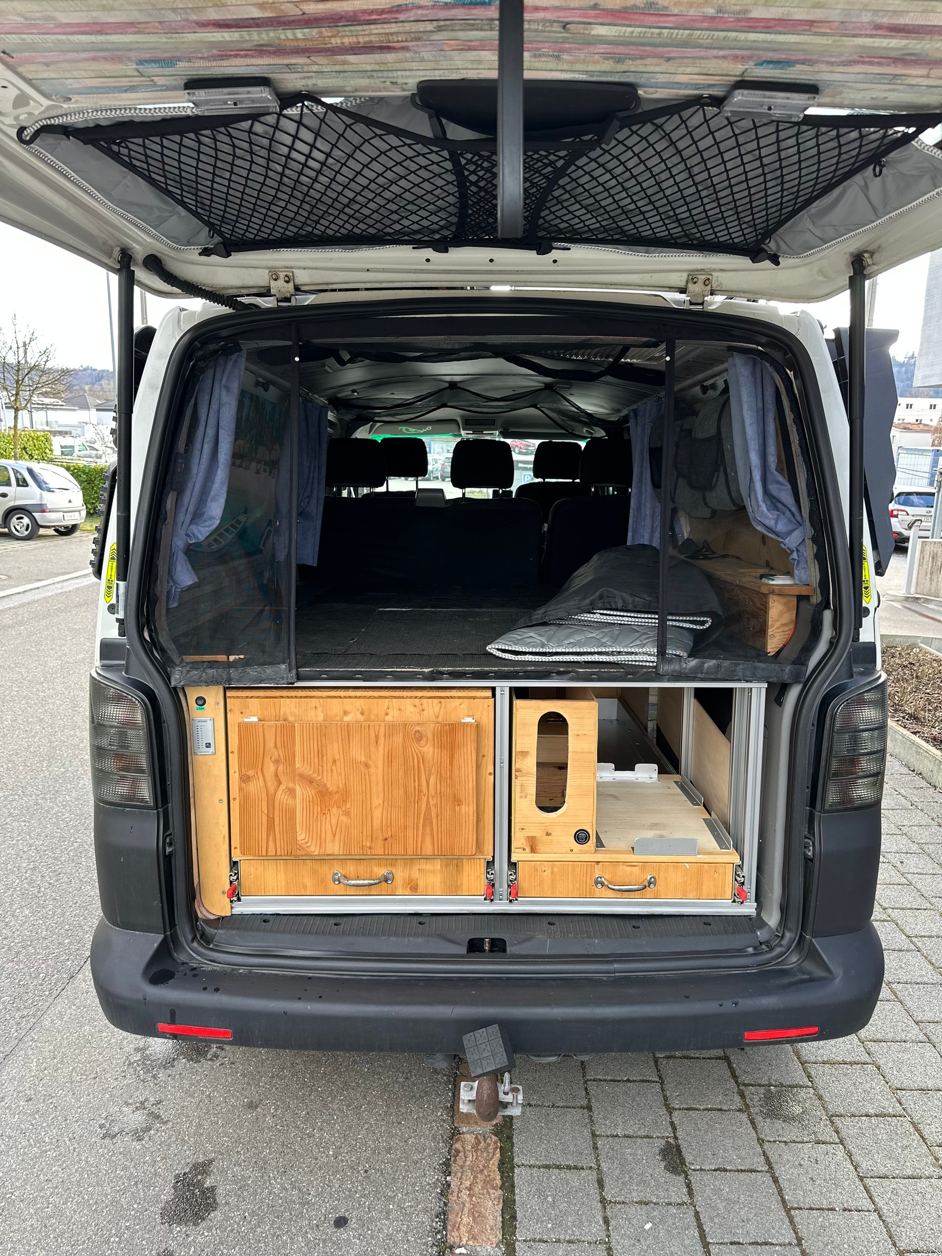 VW T5 1.9 TDI PD Champion-image-12
