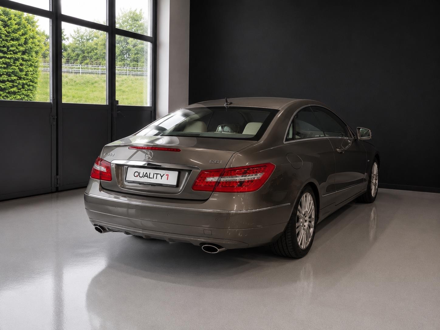 MERCEDES-BENZ E 350 CGI BlueEfficiency 7G-Tronic-image-9