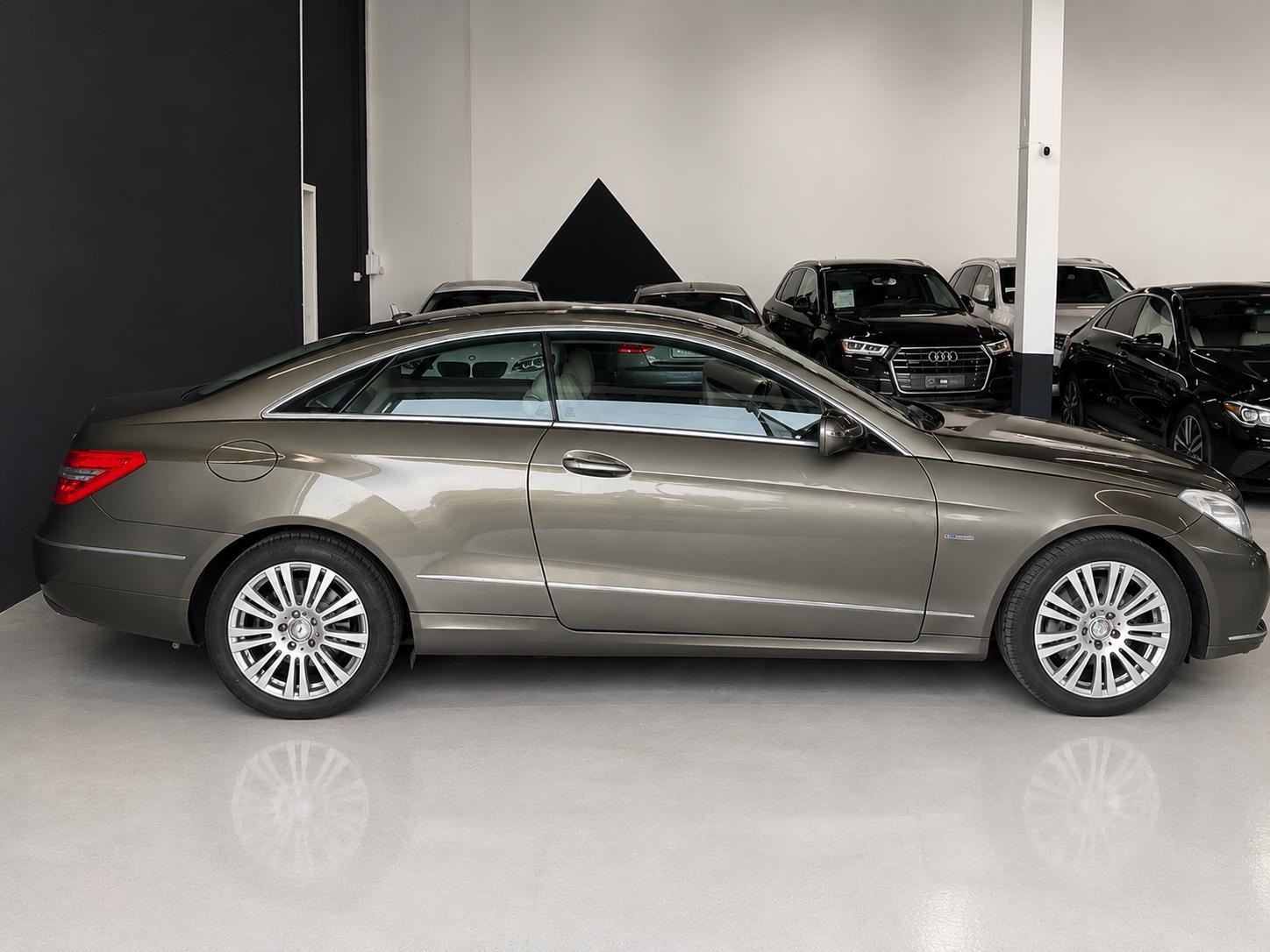 MERCEDES-BENZ E 350 CGI BlueEfficiency 7G-Tronic-image-8