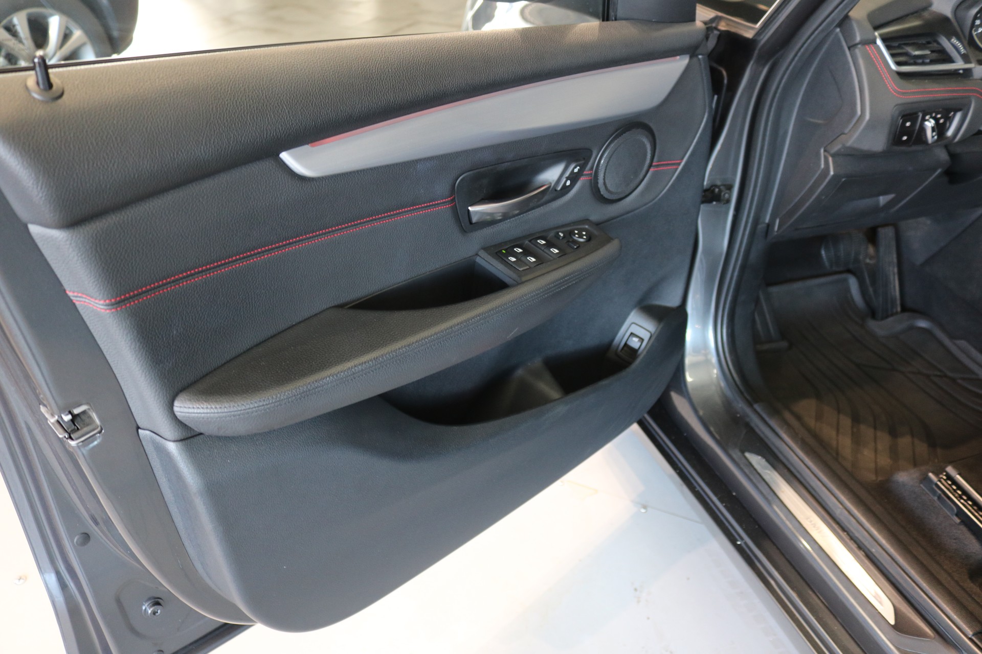 BMW 220i Gran Tourer Luxury Line Steptronic-image-31