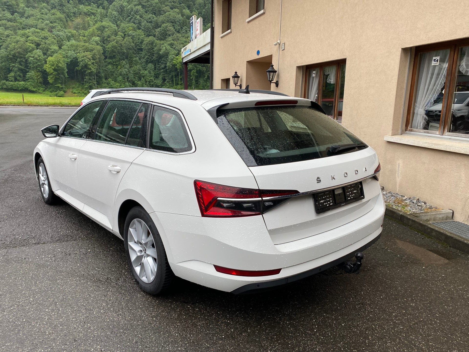 SKODA Superb Combi 2.0 TDi Ambition 4x4 DSG-image-9