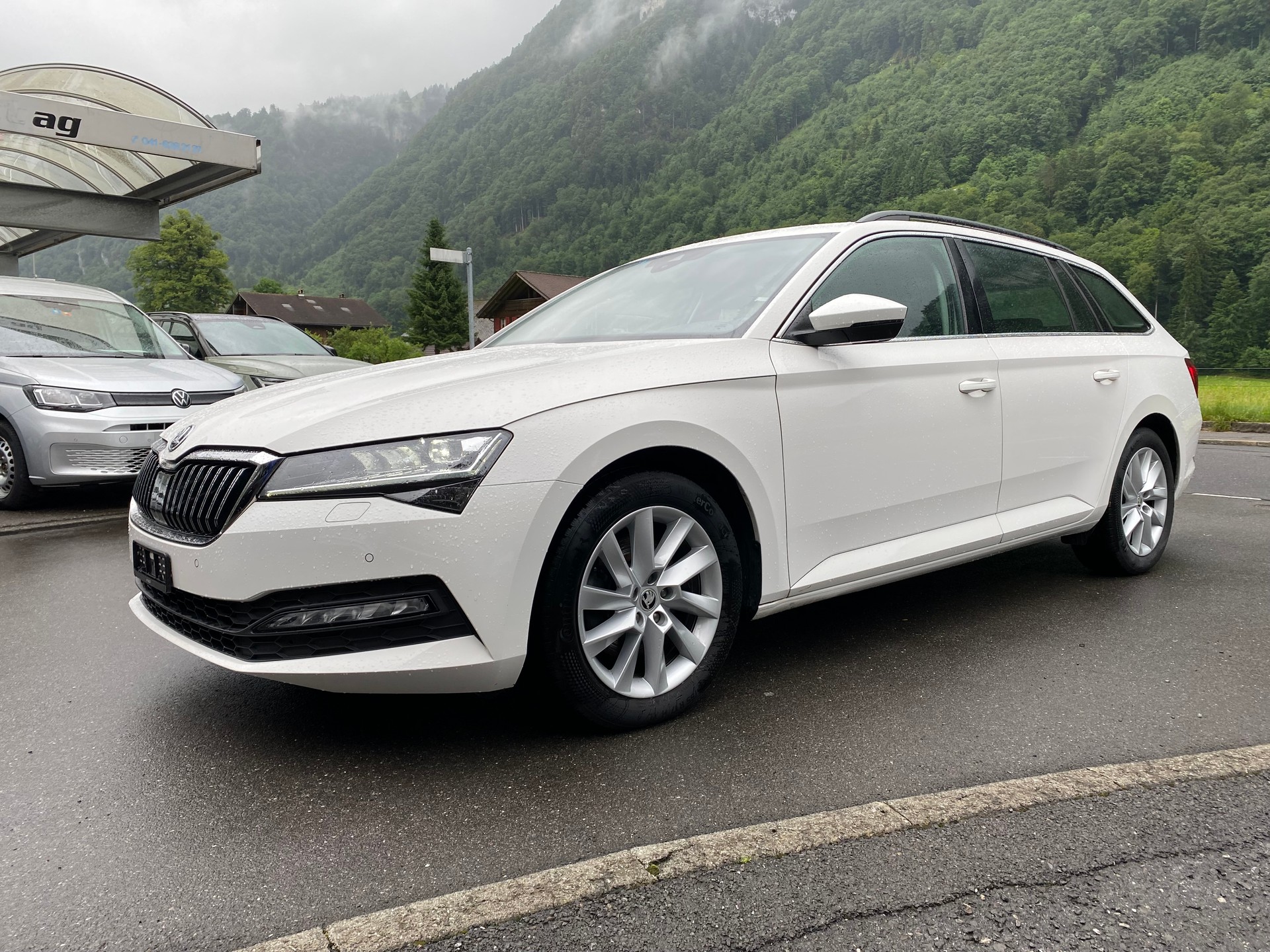 SKODA Superb Combi 2.0 TDi Ambition 4x4 DSG-image-1