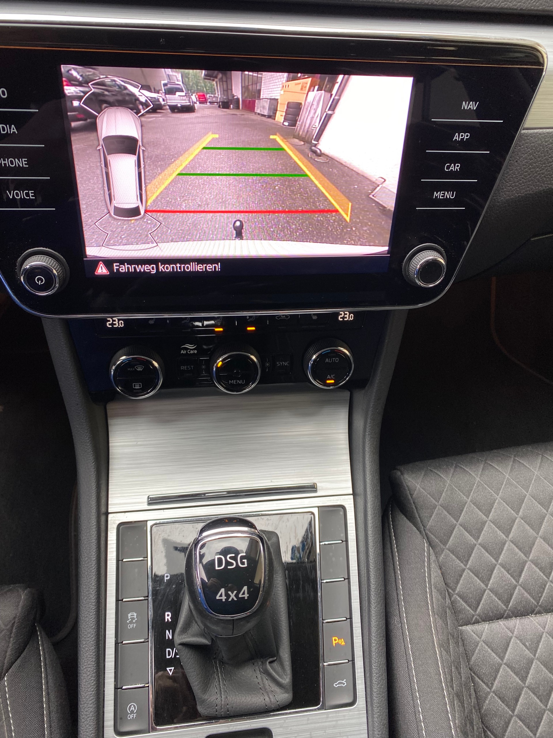 SKODA Superb Combi 2.0 TDi Ambition 4x4 DSG-image-3