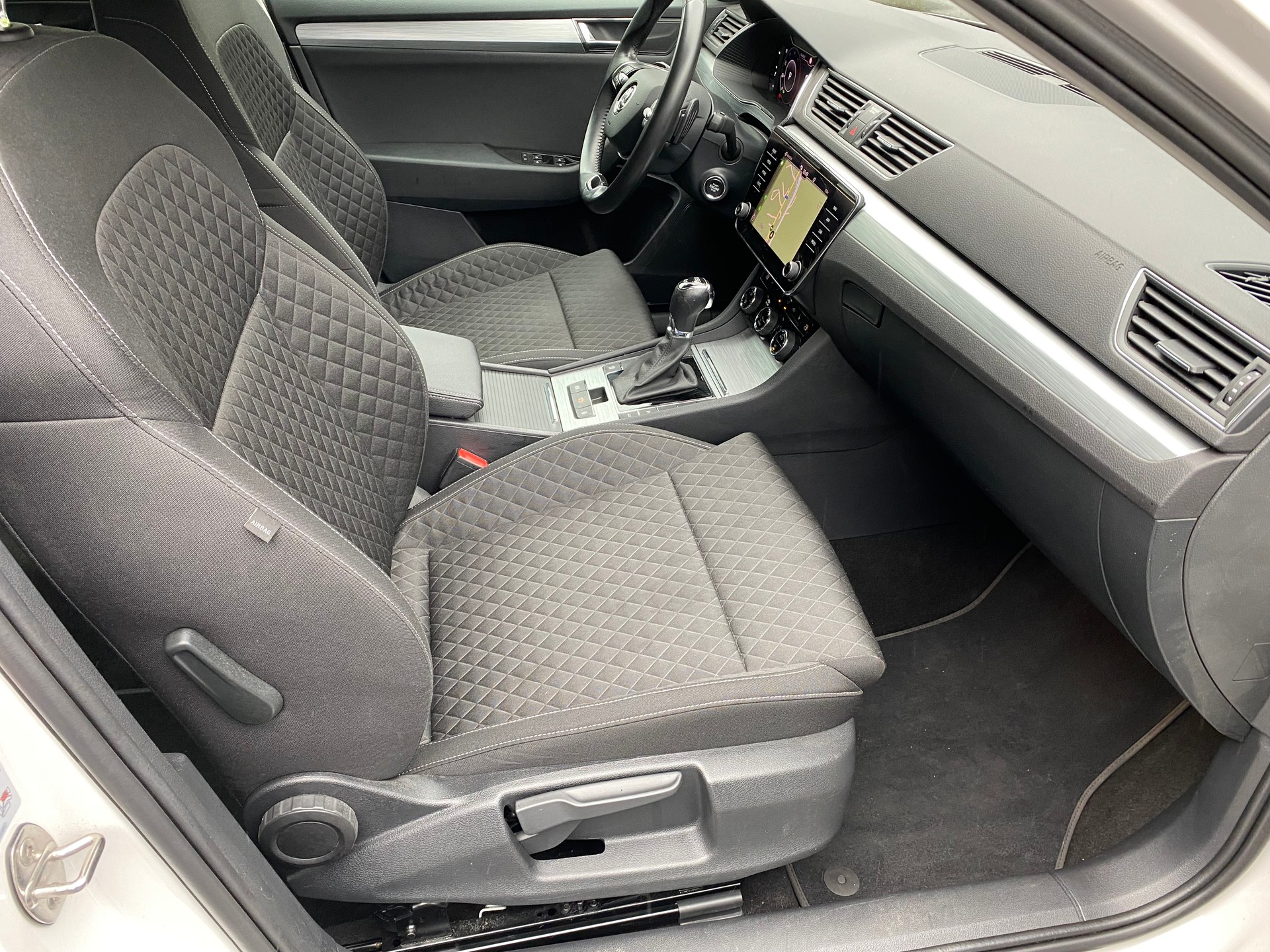 SKODA Superb Combi 2.0 TDi Ambition 4x4 DSG-image-6