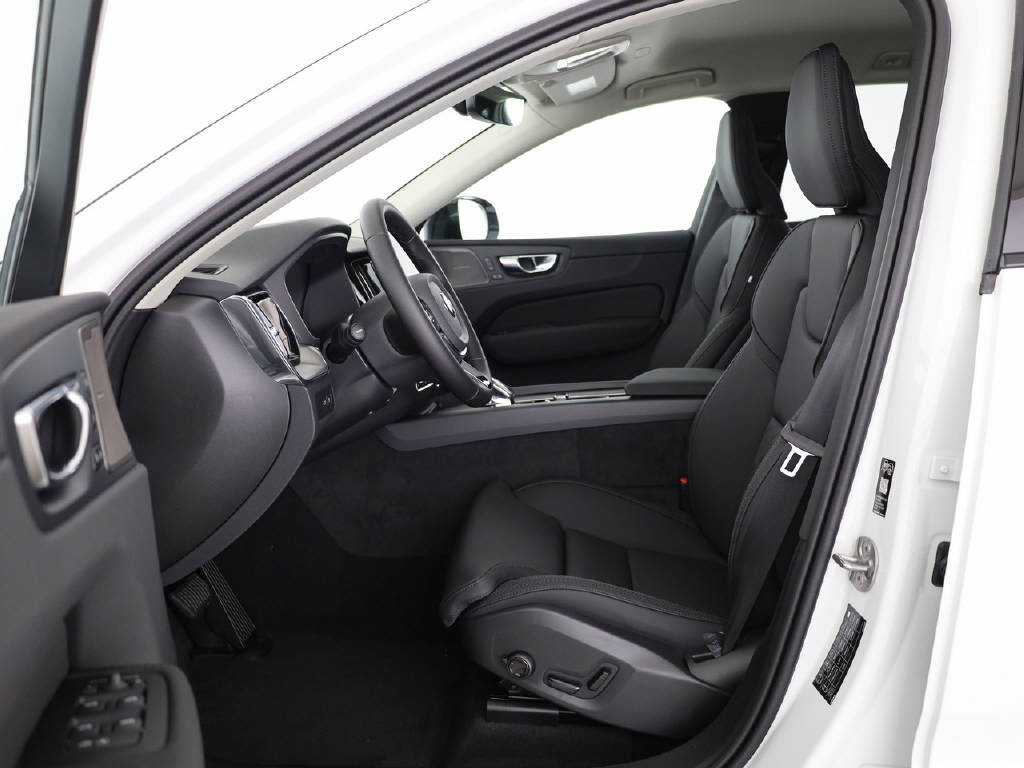 VOLVO XC60 2.0 T6 TE Plus Dark eAWD-image-1