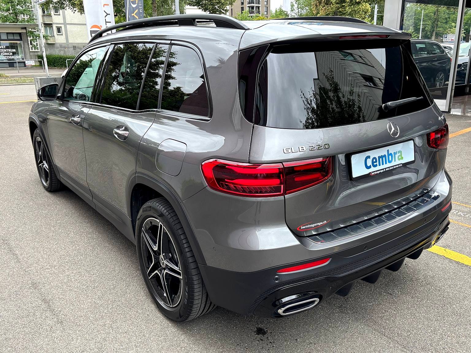 MERCEDES-BENZ GLB 220 AMG Line 4Matic 8G-Tronic-image-3