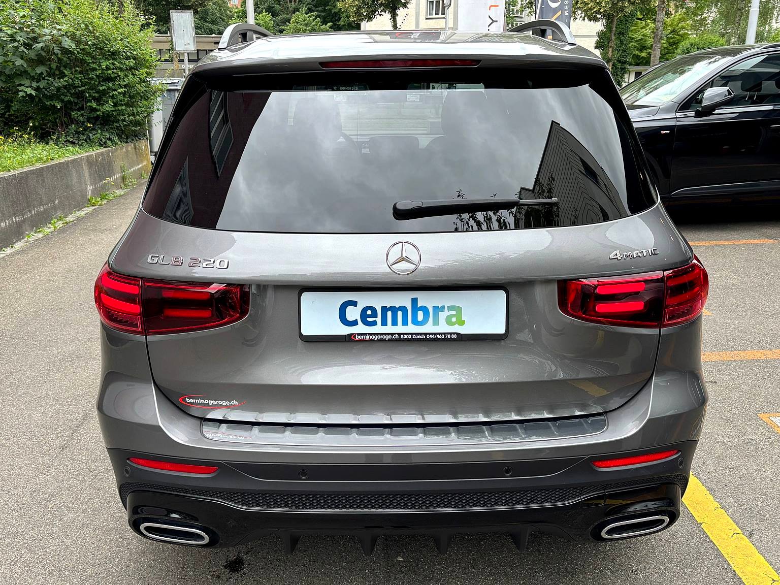 MERCEDES-BENZ GLB 220 AMG Line 4Matic 8G-Tronic-image-2