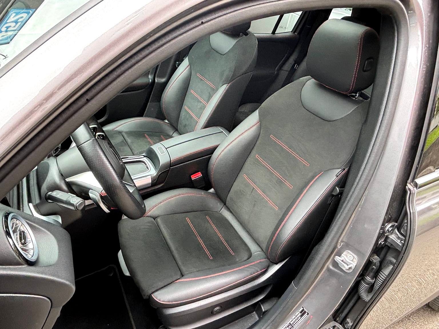 MERCEDES-BENZ GLB 220 AMG Line 4Matic 8G-Tronic-image-6