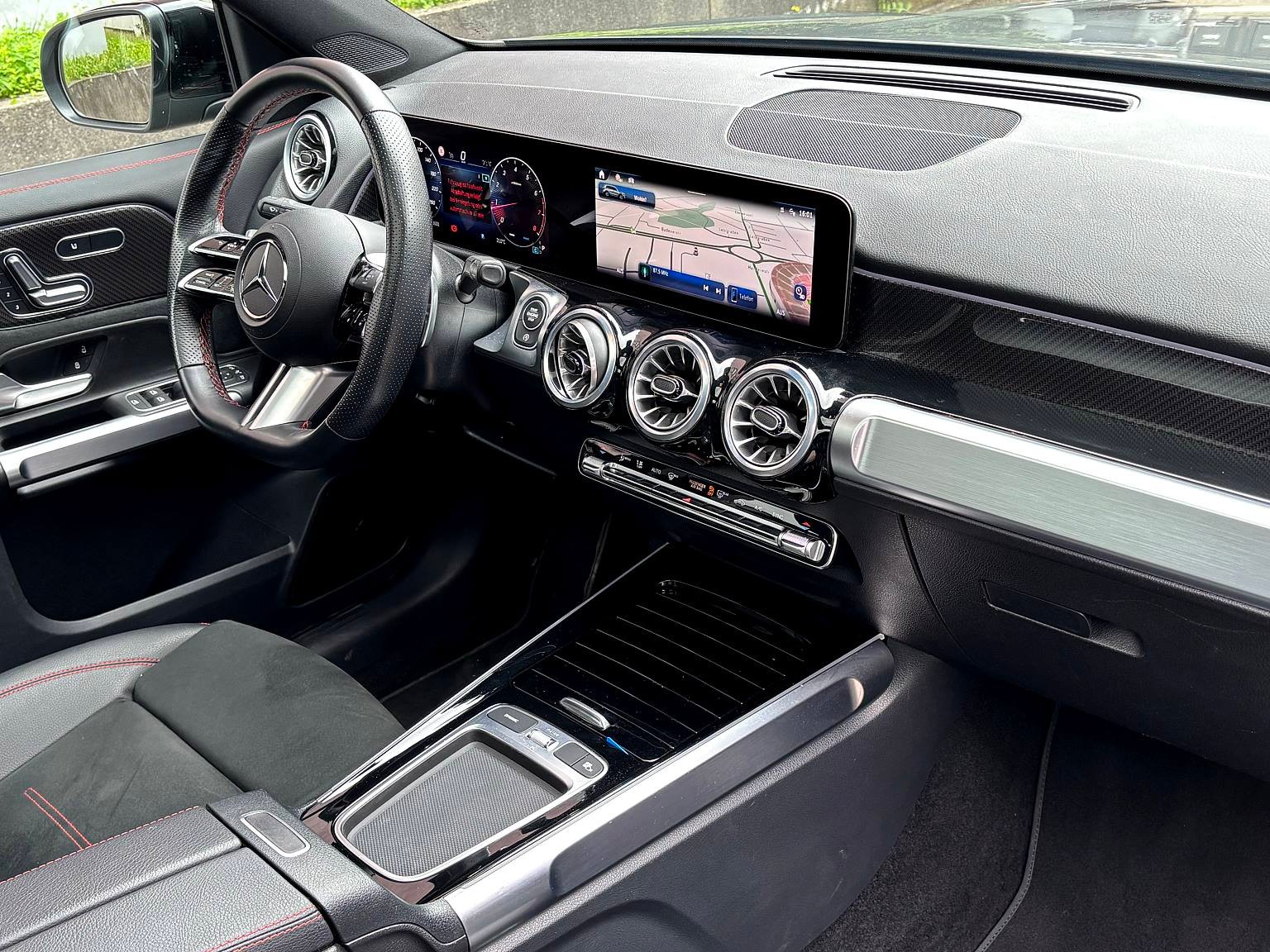 MERCEDES-BENZ GLB 220 AMG Line 4Matic 8G-Tronic-image-5