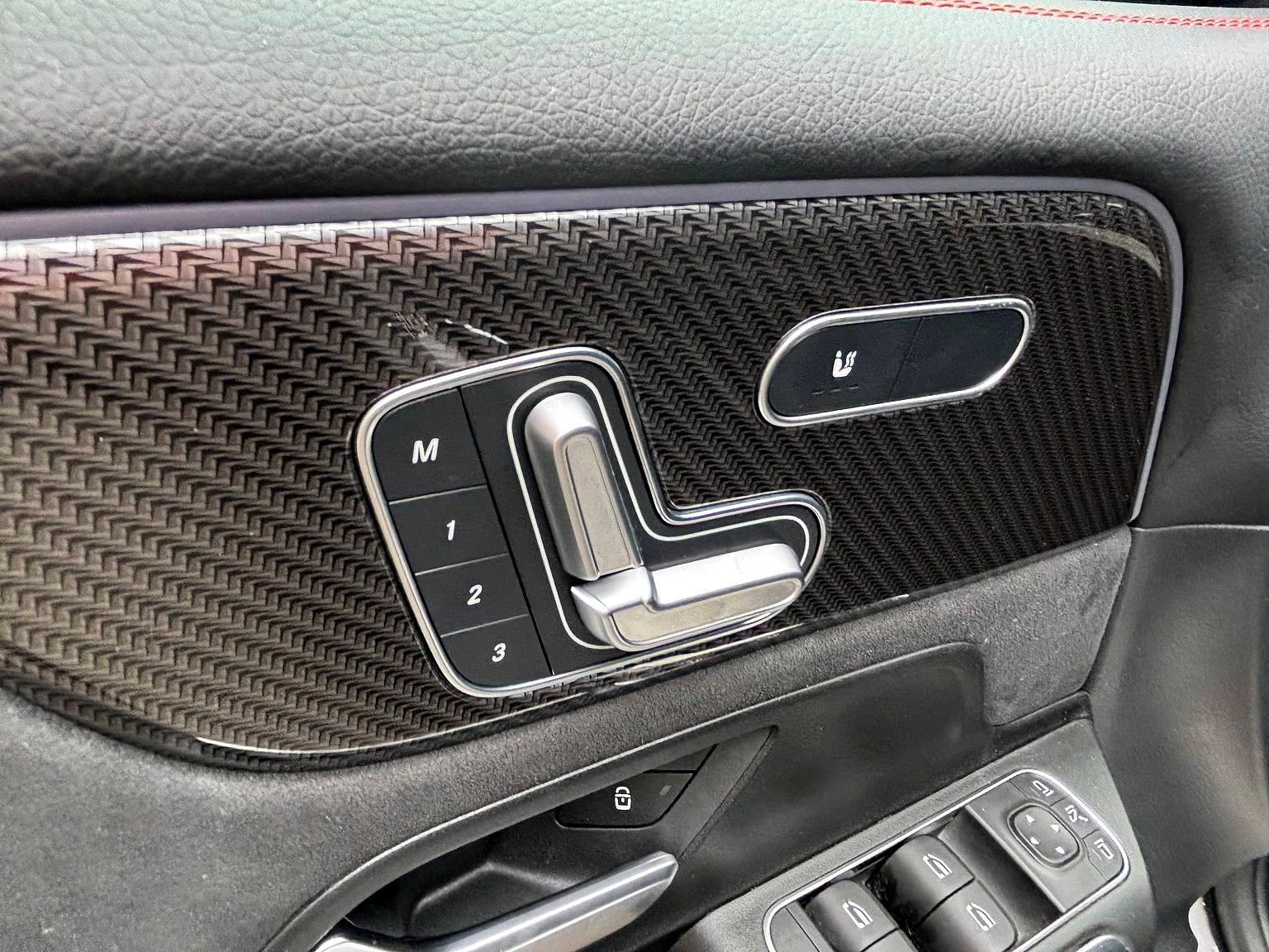 MERCEDES-BENZ GLB 220 AMG Line 4Matic 8G-Tronic-image-9