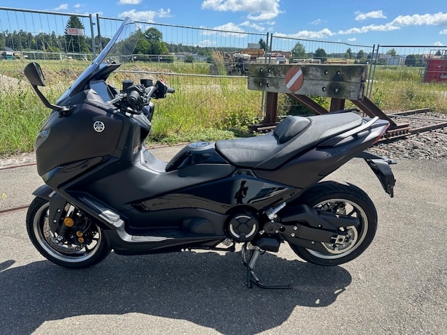 YAMAHA T-MAX 560-image-5