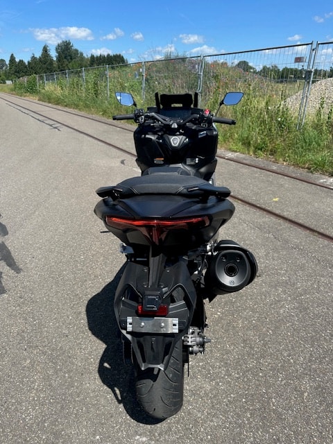 YAMAHA T-MAX 560-image-4