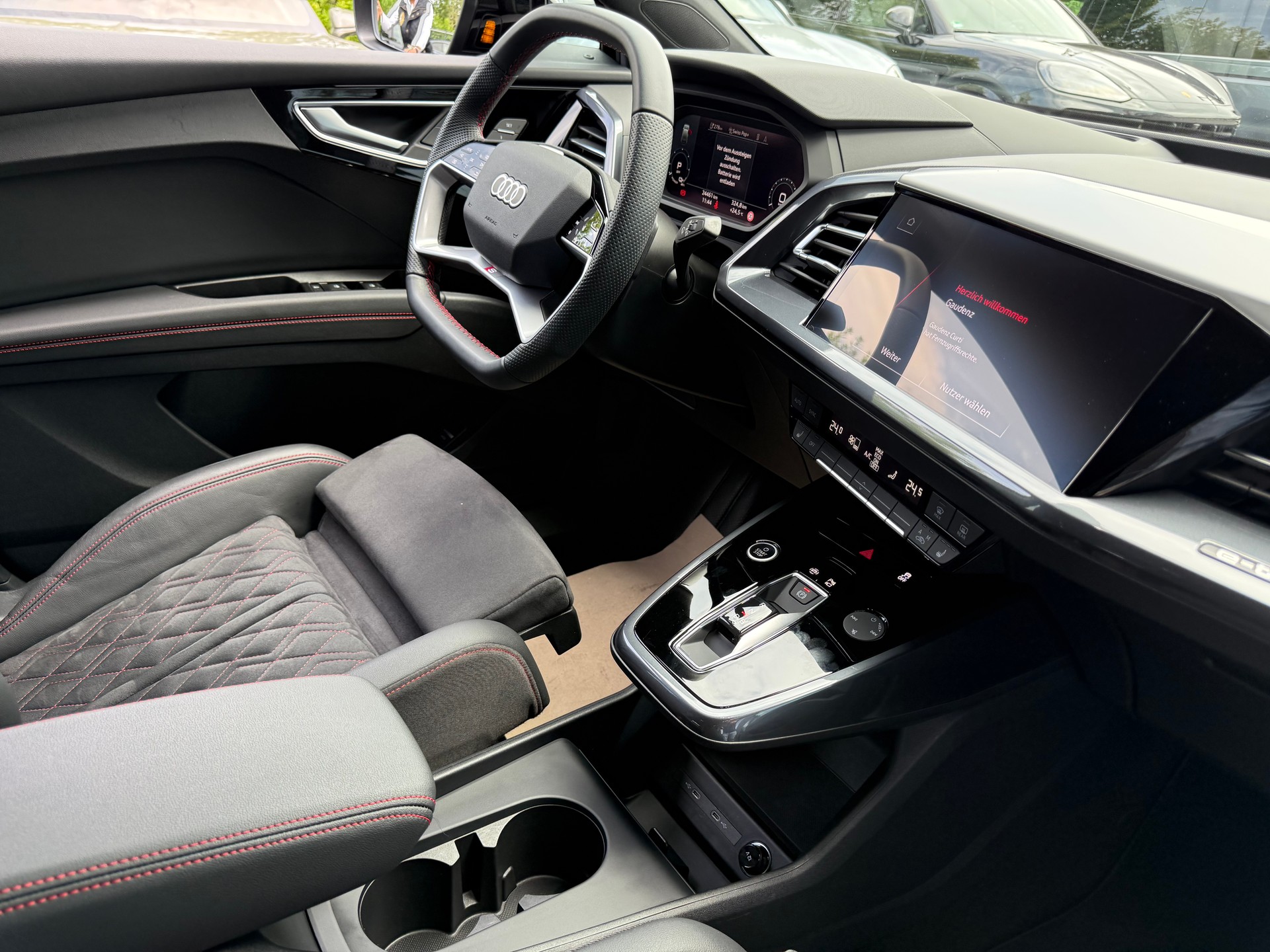 AUDI Q4 Sportback e-tron 45 Edition Swiss Ski quattro-image-8