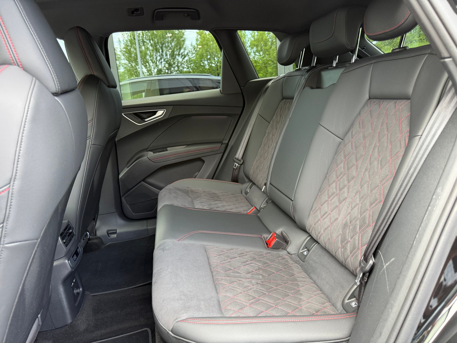 AUDI Q4 Sportback e-tron 45 Edition Swiss Ski quattro-image-11