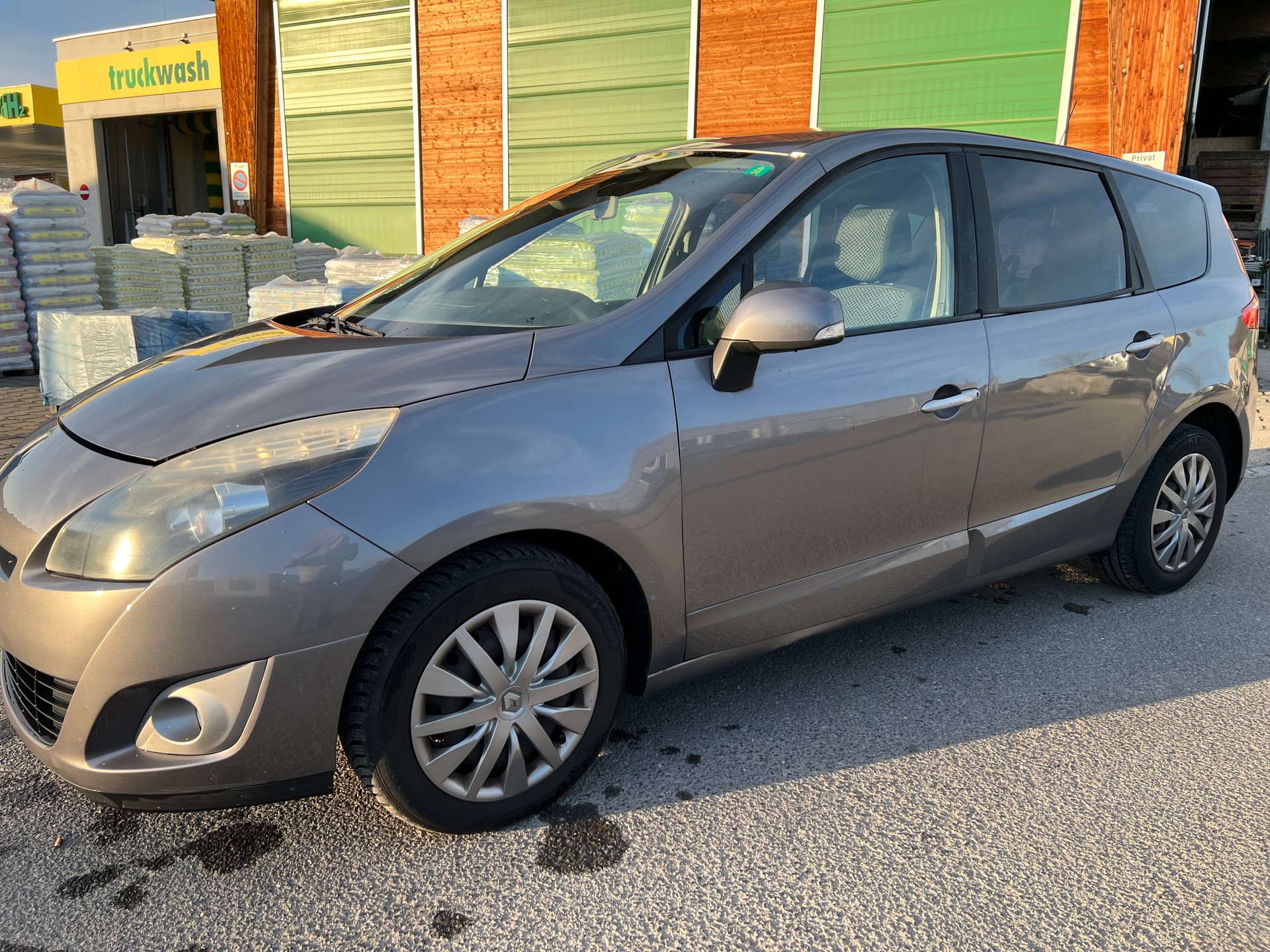 RENAULT Grand Scénic 1.4 16V Turbo Bose-image-2