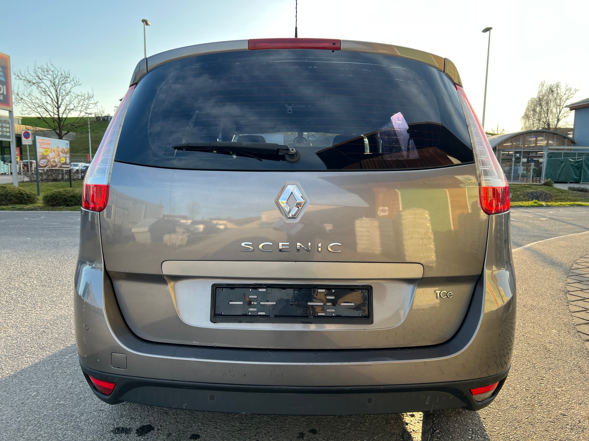 RENAULT Grand Scénic 1.4 16V Turbo Bose-image-5