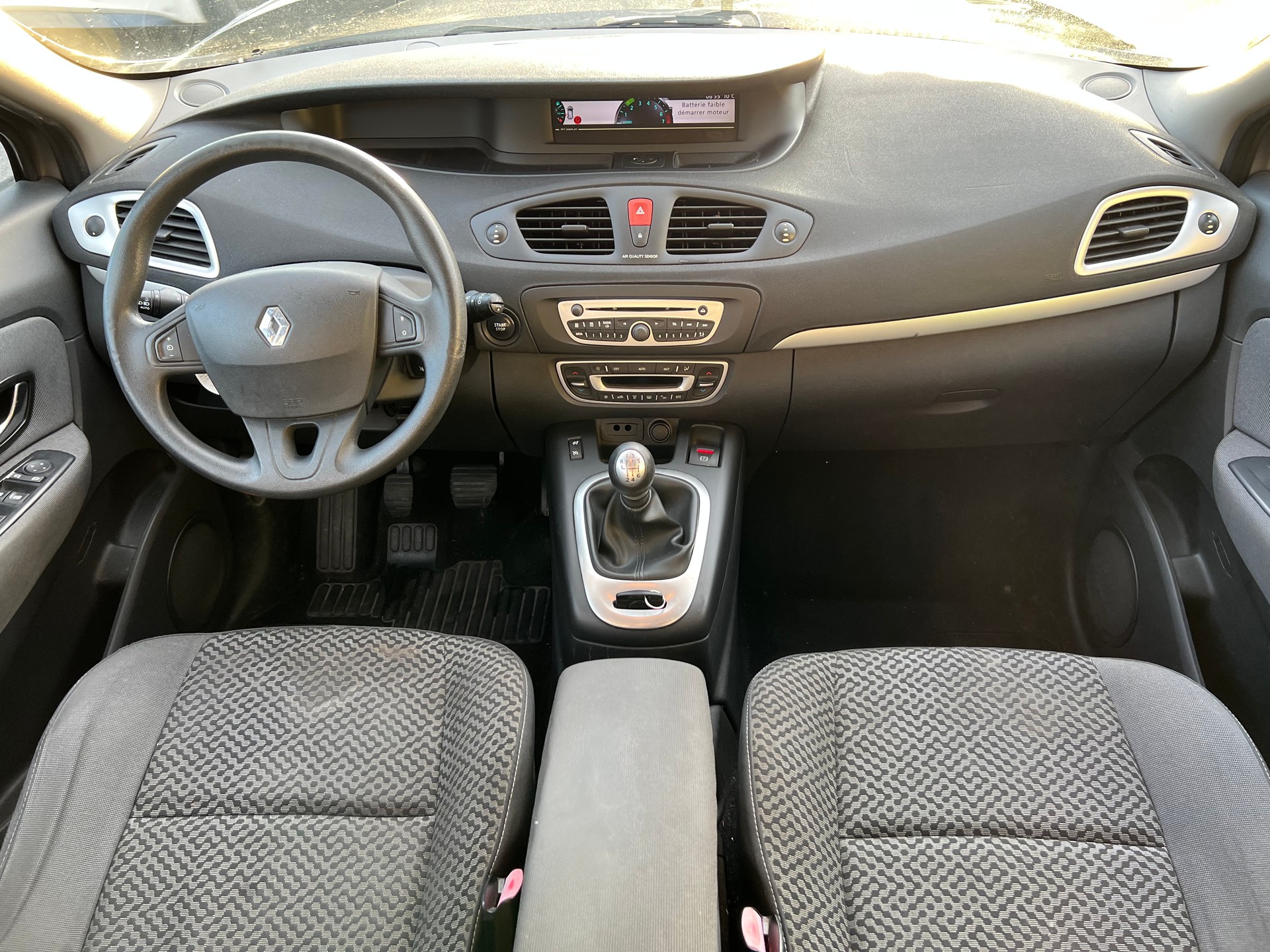 RENAULT Grand Scénic 1.4 16V Turbo Bose-image-12