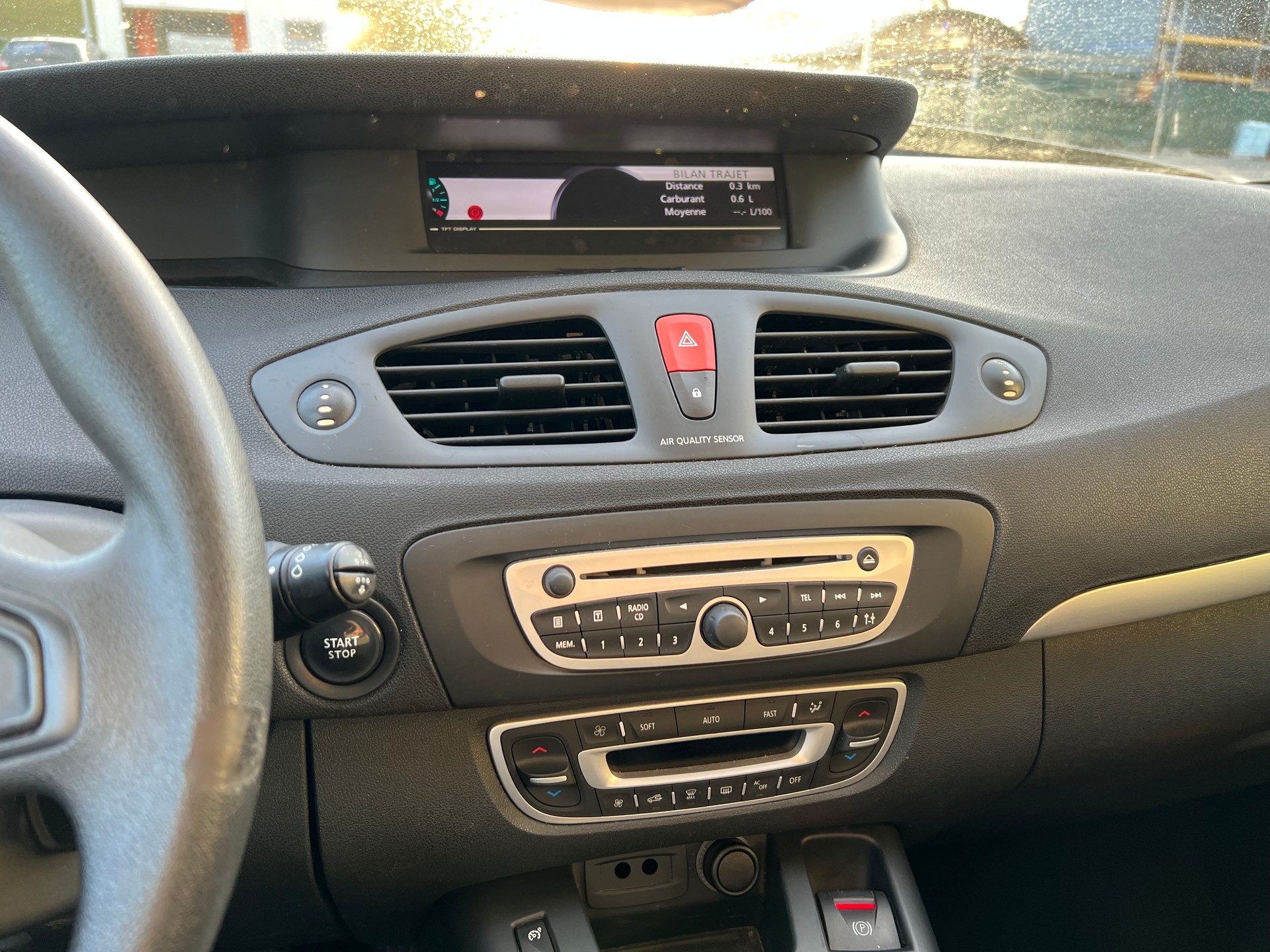 RENAULT Grand Scénic 1.4 16V Turbo Bose-image-13