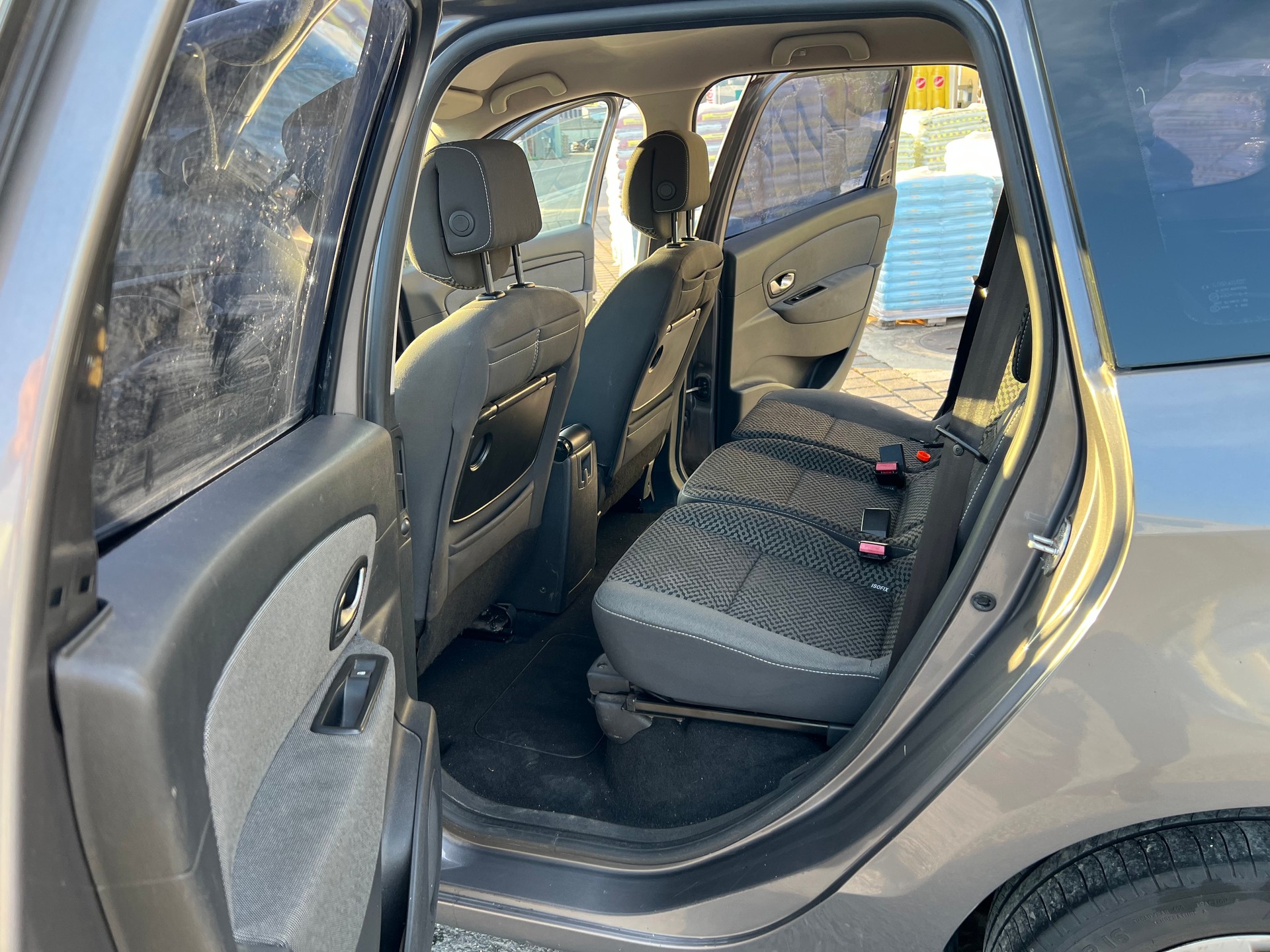 RENAULT Grand Scénic 1.4 16V Turbo Bose-image-9