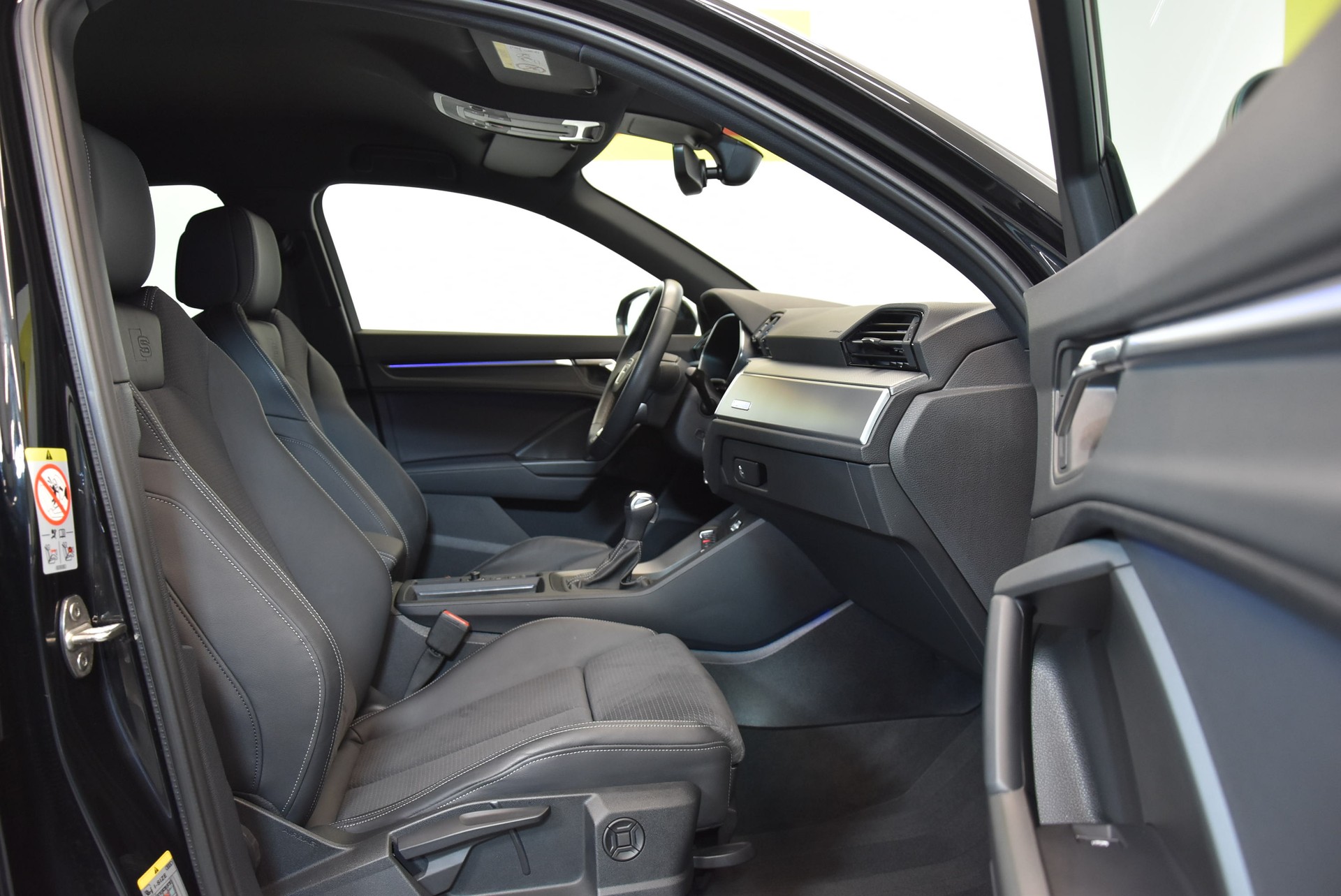 AUDI Q3 Sportback 45 TFSI e S line S-tronic-image-3