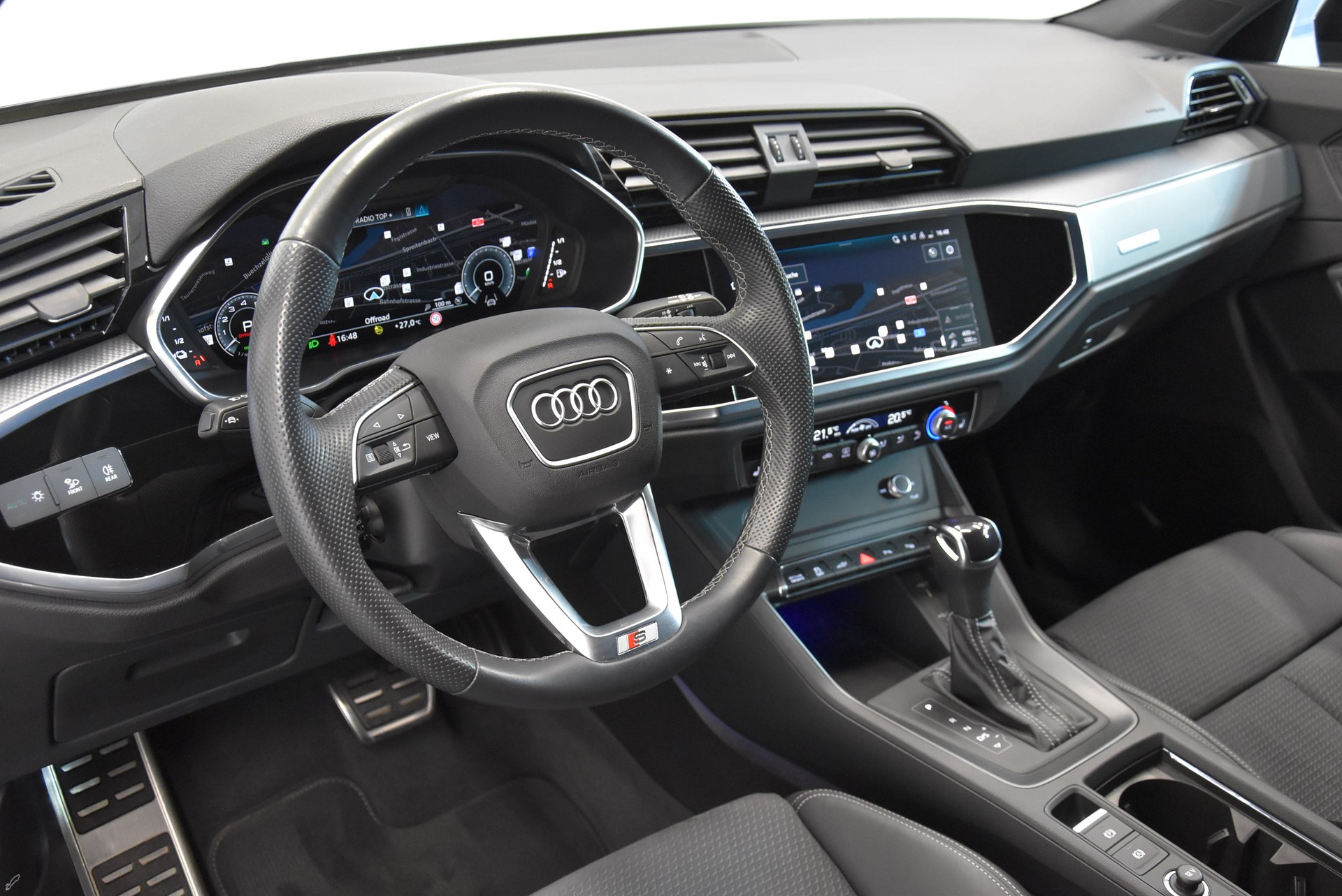 AUDI Q3 Sportback 45 TFSI e S line S-tronic-image-2